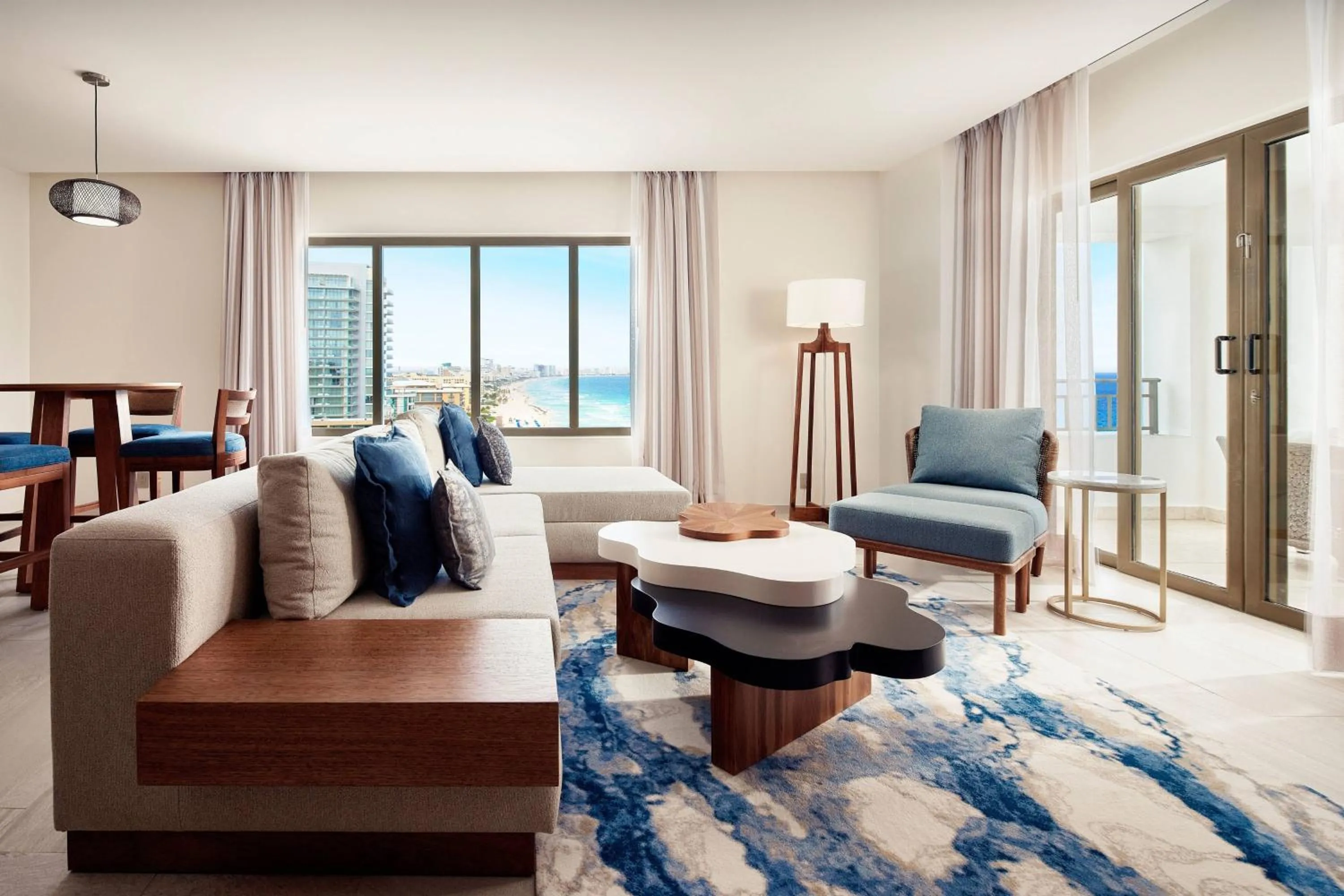 Living room, Bed in JW Marriott Cancun Resort & Spa