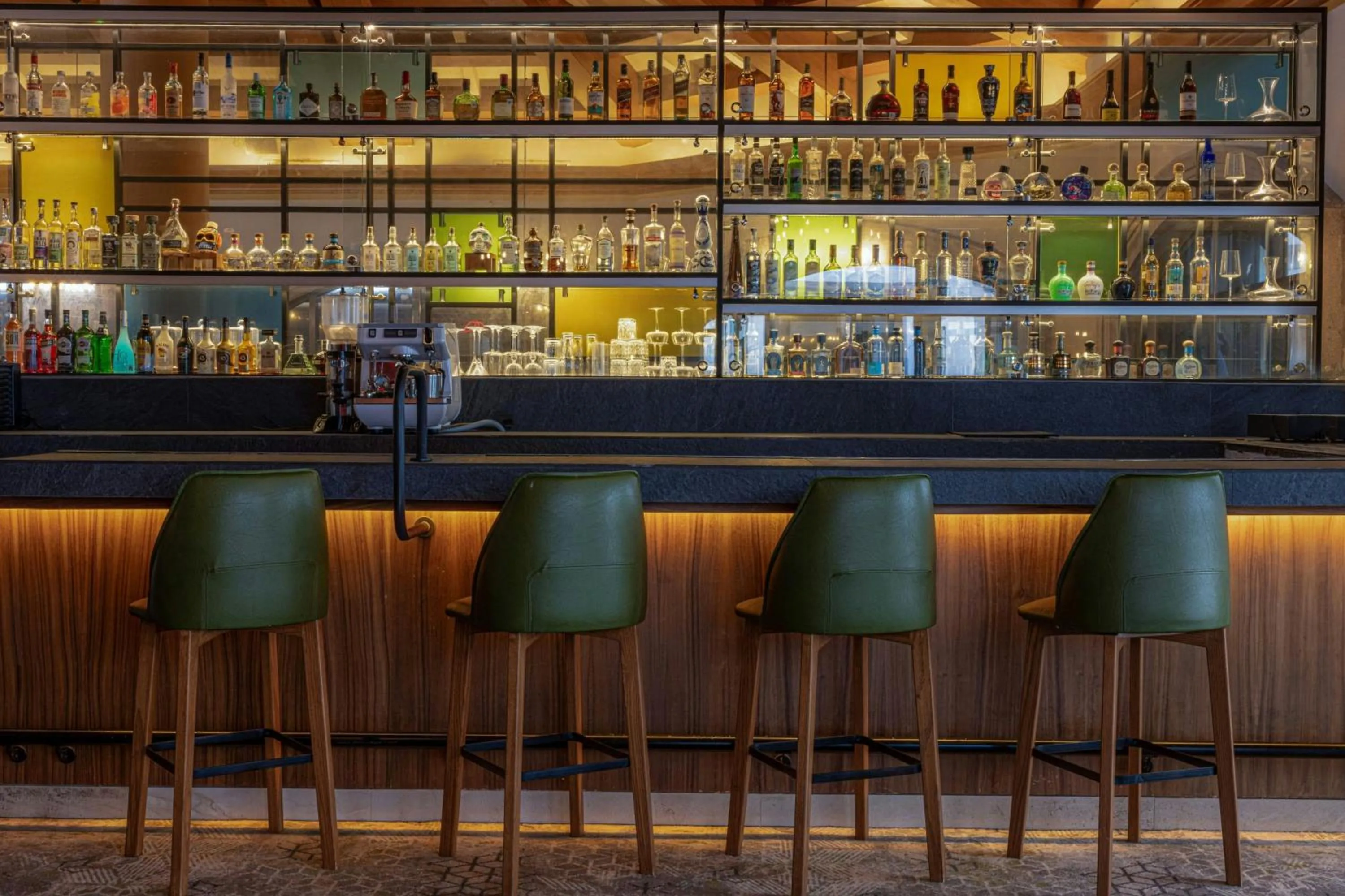 Lounge or bar in JW Marriott Cancun Resort & Spa