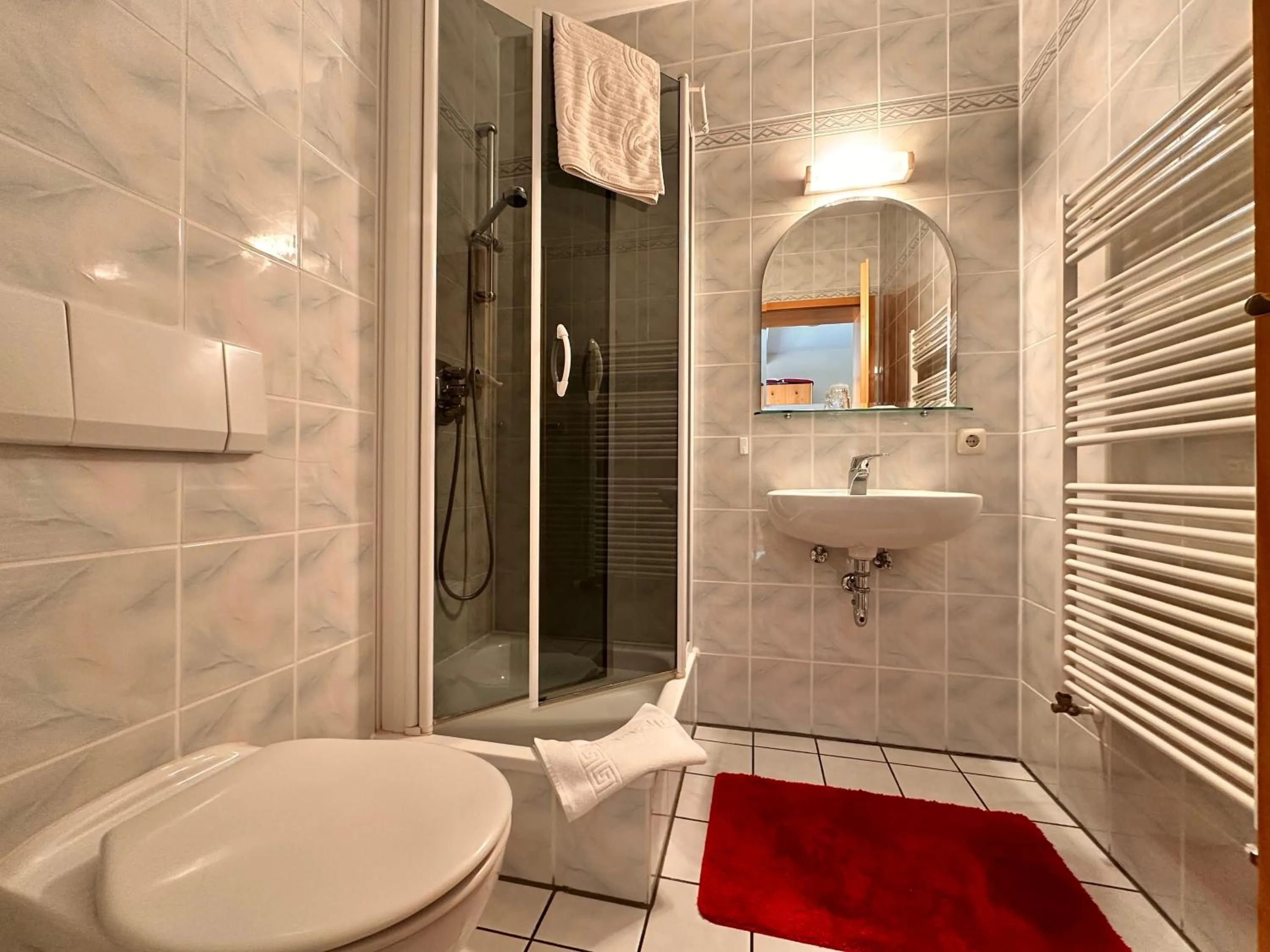 Shower in Pension zum Löwen, Parkplatz, Wlan, Zentral
