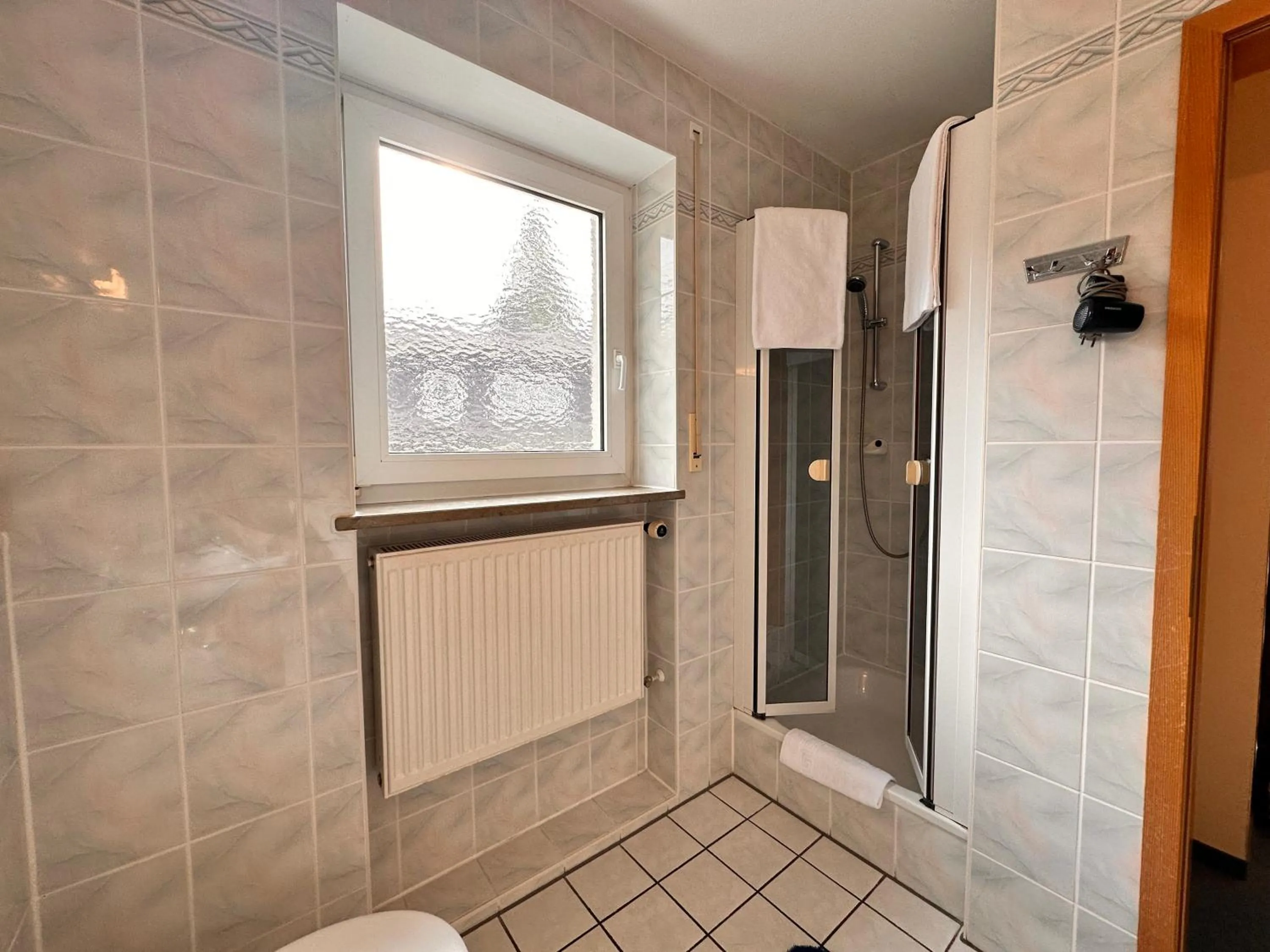 Shower in Pension zum Löwen, Parkplatz, Wlan, Zentral