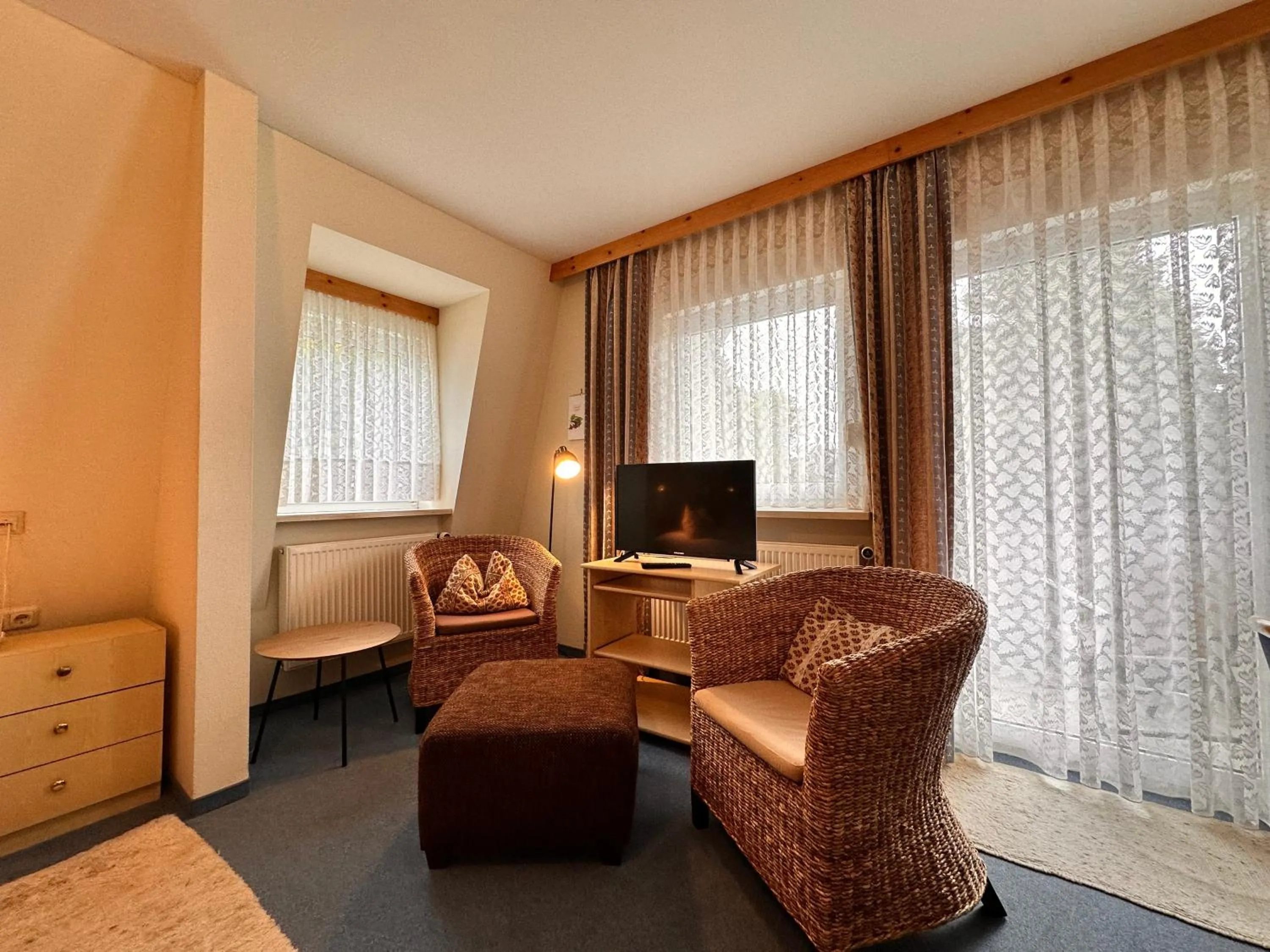 TV and multimedia, Bed in Pension zum Löwen, Parkplatz, Wlan, Zentral