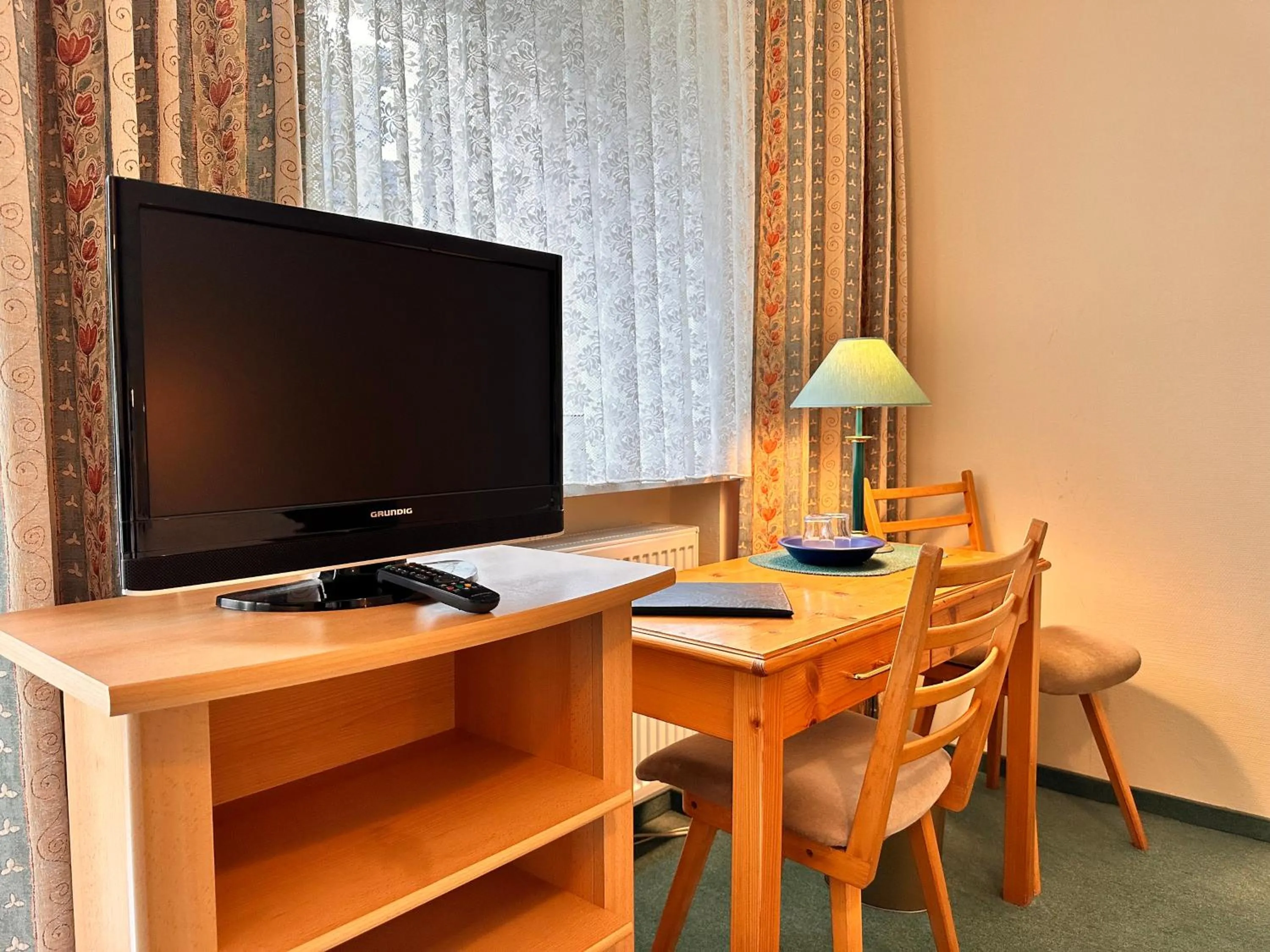 TV and multimedia in Pension zum Löwen, Parkplatz, Wlan, Zentral