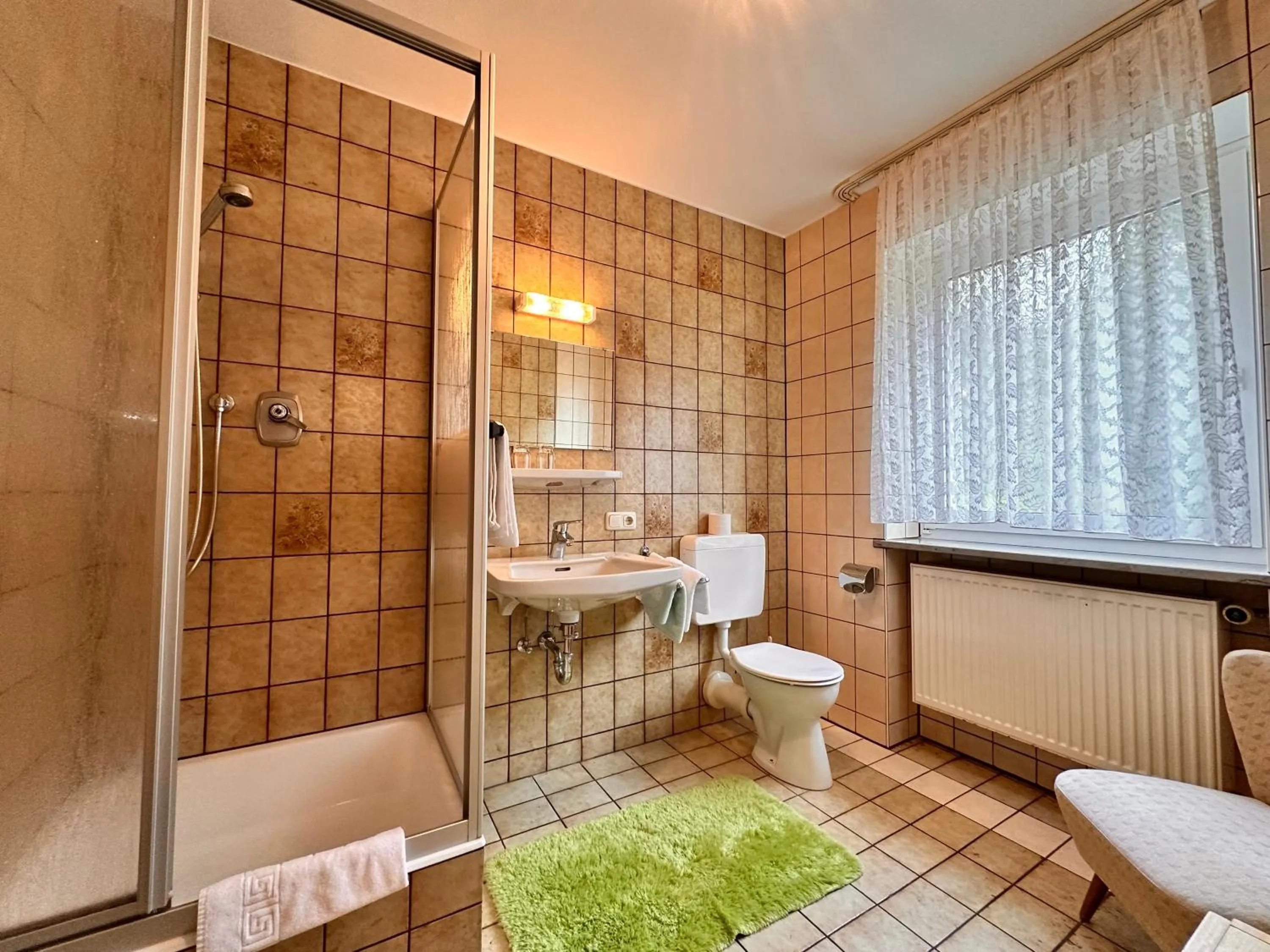 Shower in Pension zum Löwen, Parkplatz, Wlan, Zentral
