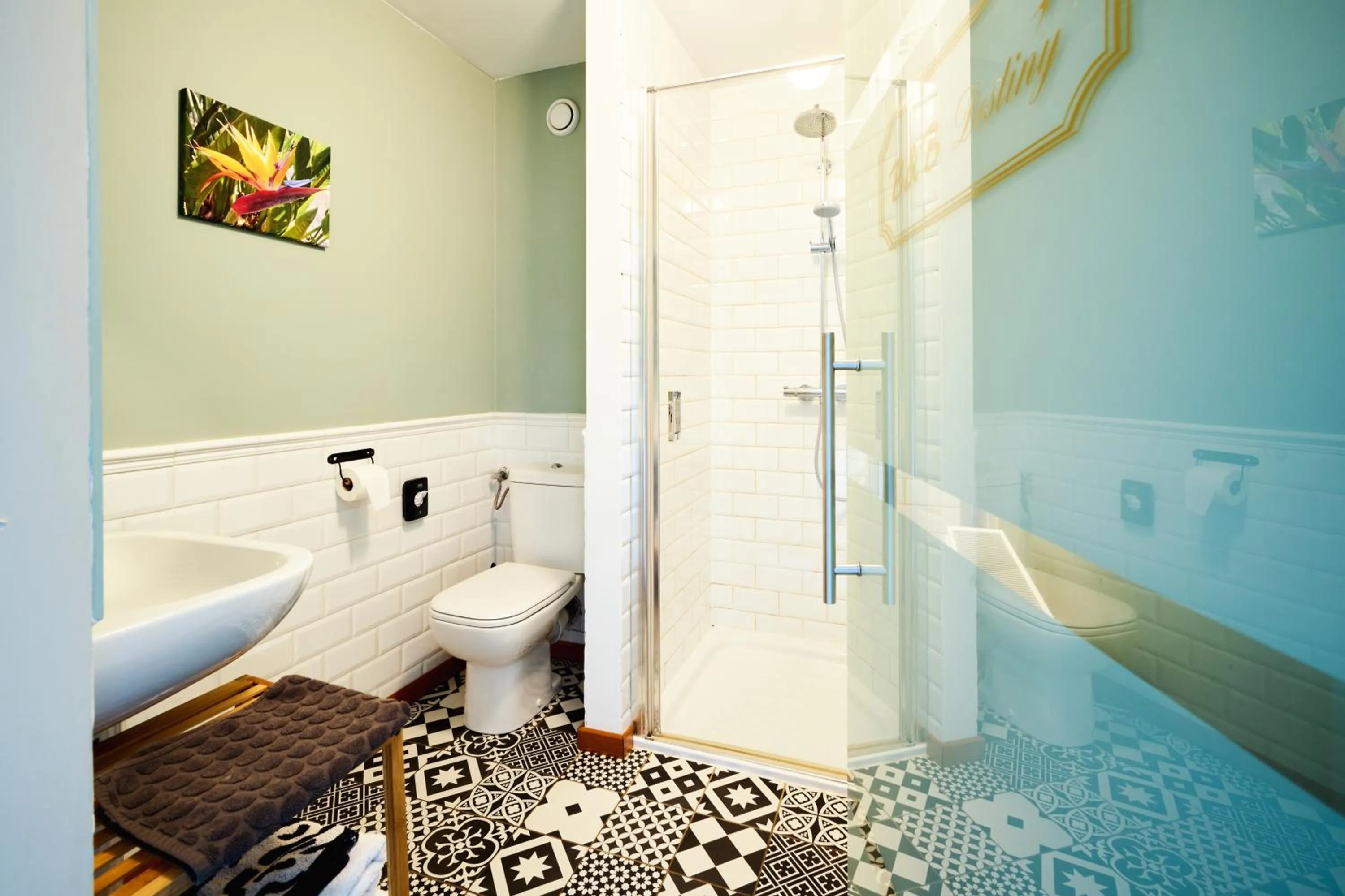 Shower in B&B Destiny