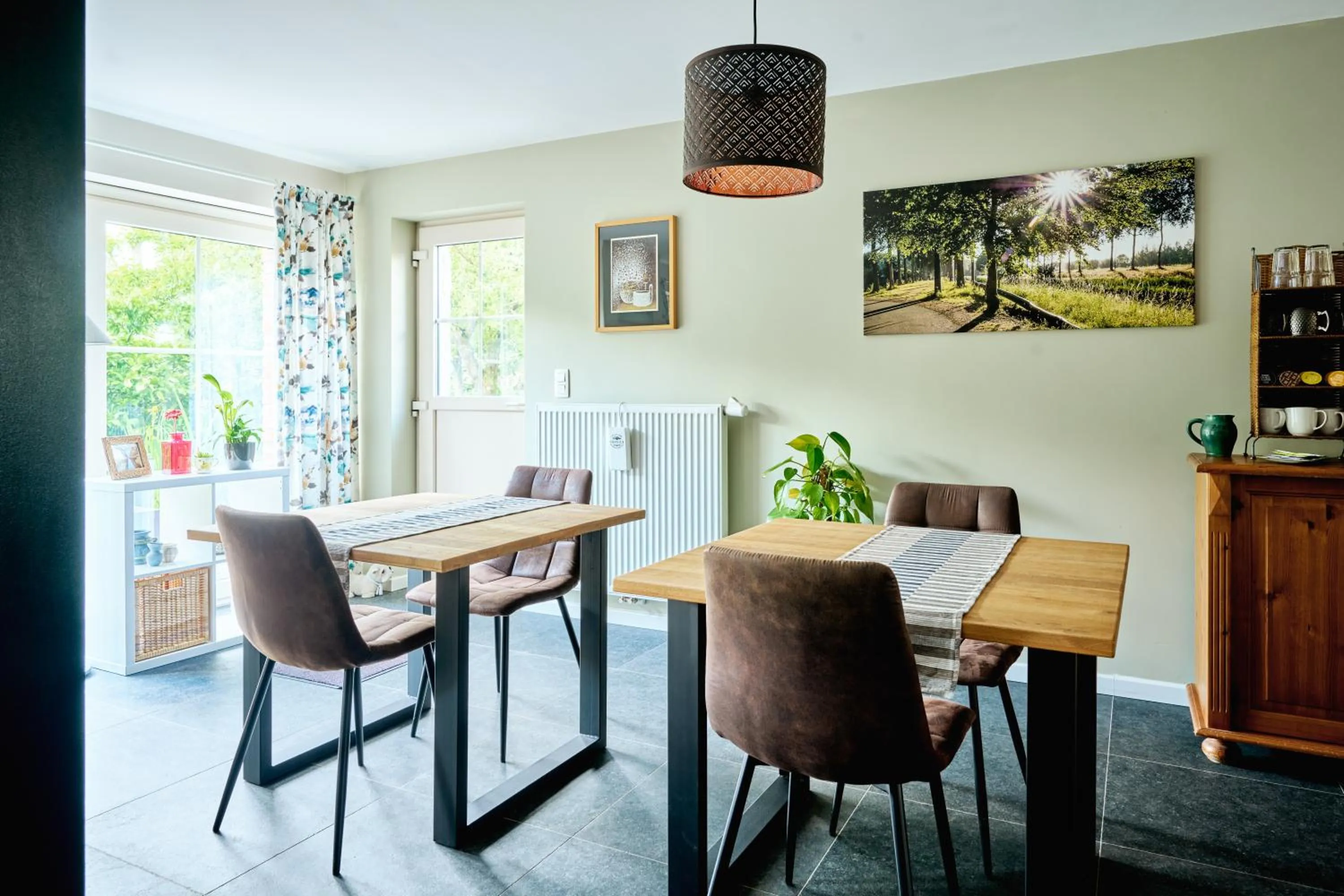 Communal lounge/ TV room in B&B Destiny