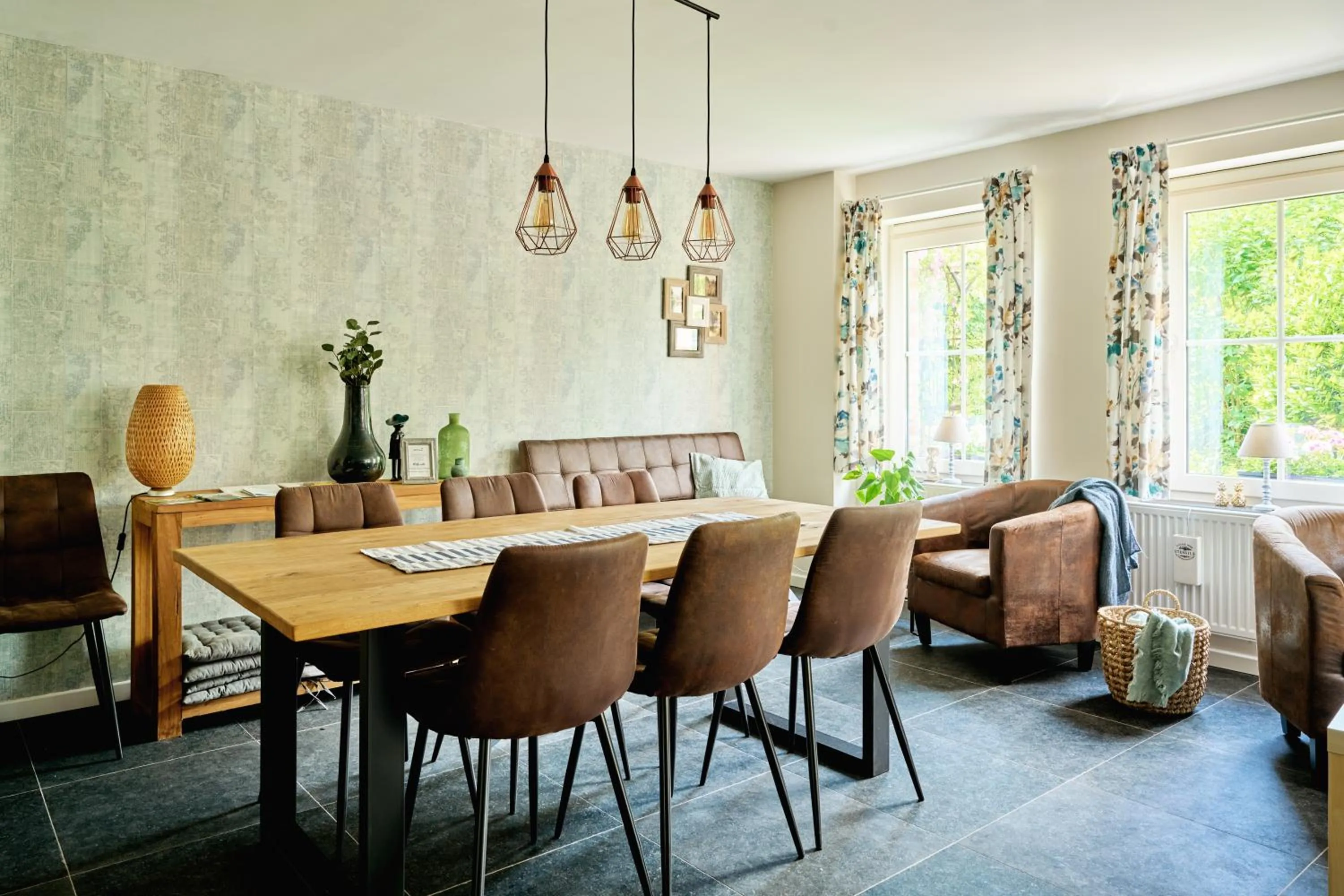 Dining area in B&B Destiny