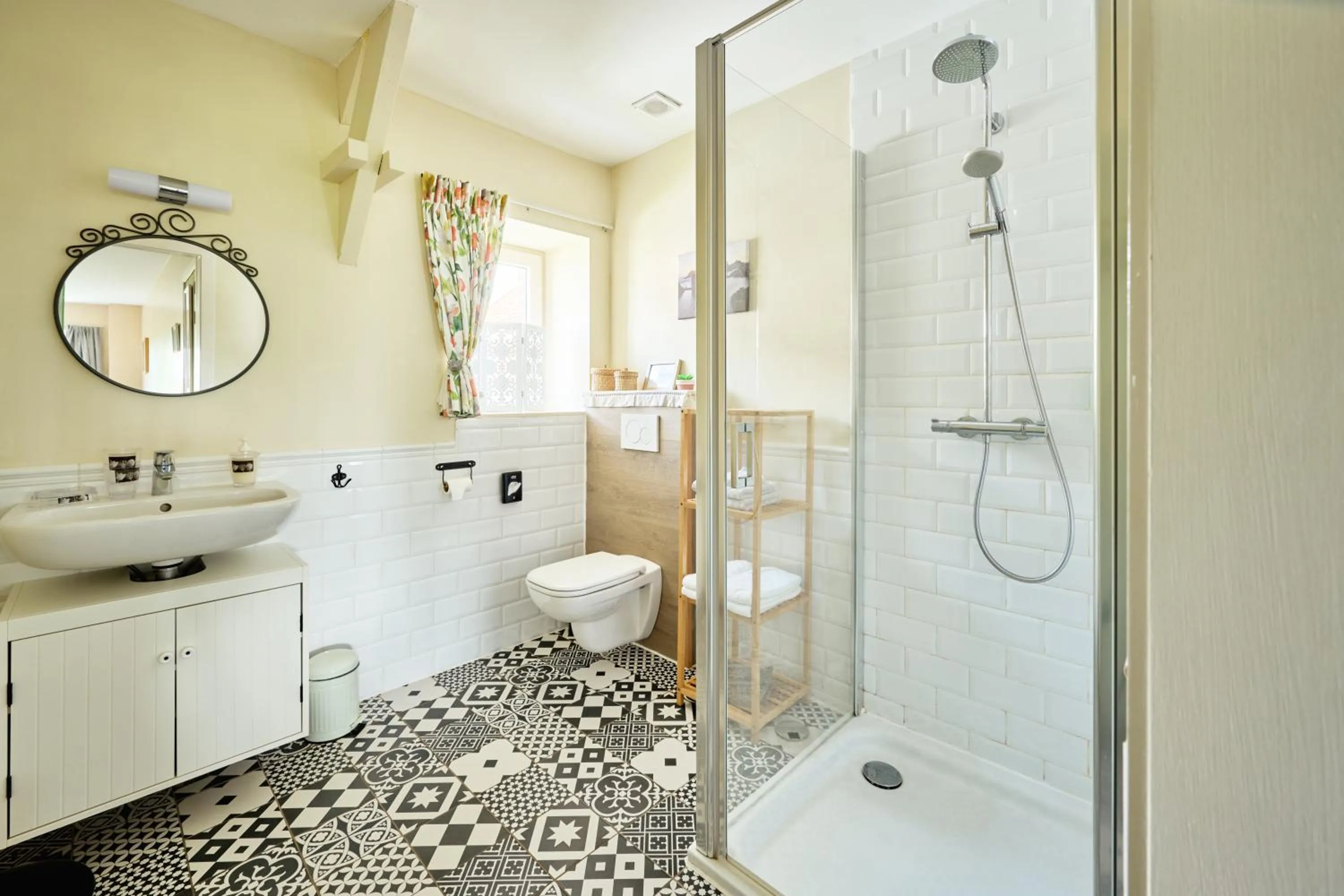 Shower in B&B Destiny