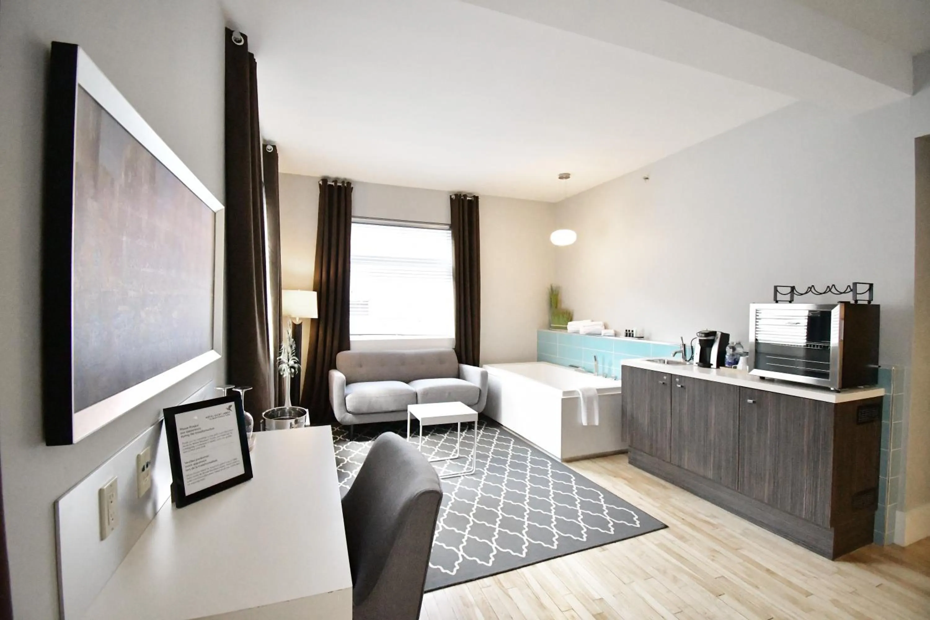 TV and multimedia in St James Gate by Bower Boutique Hotels