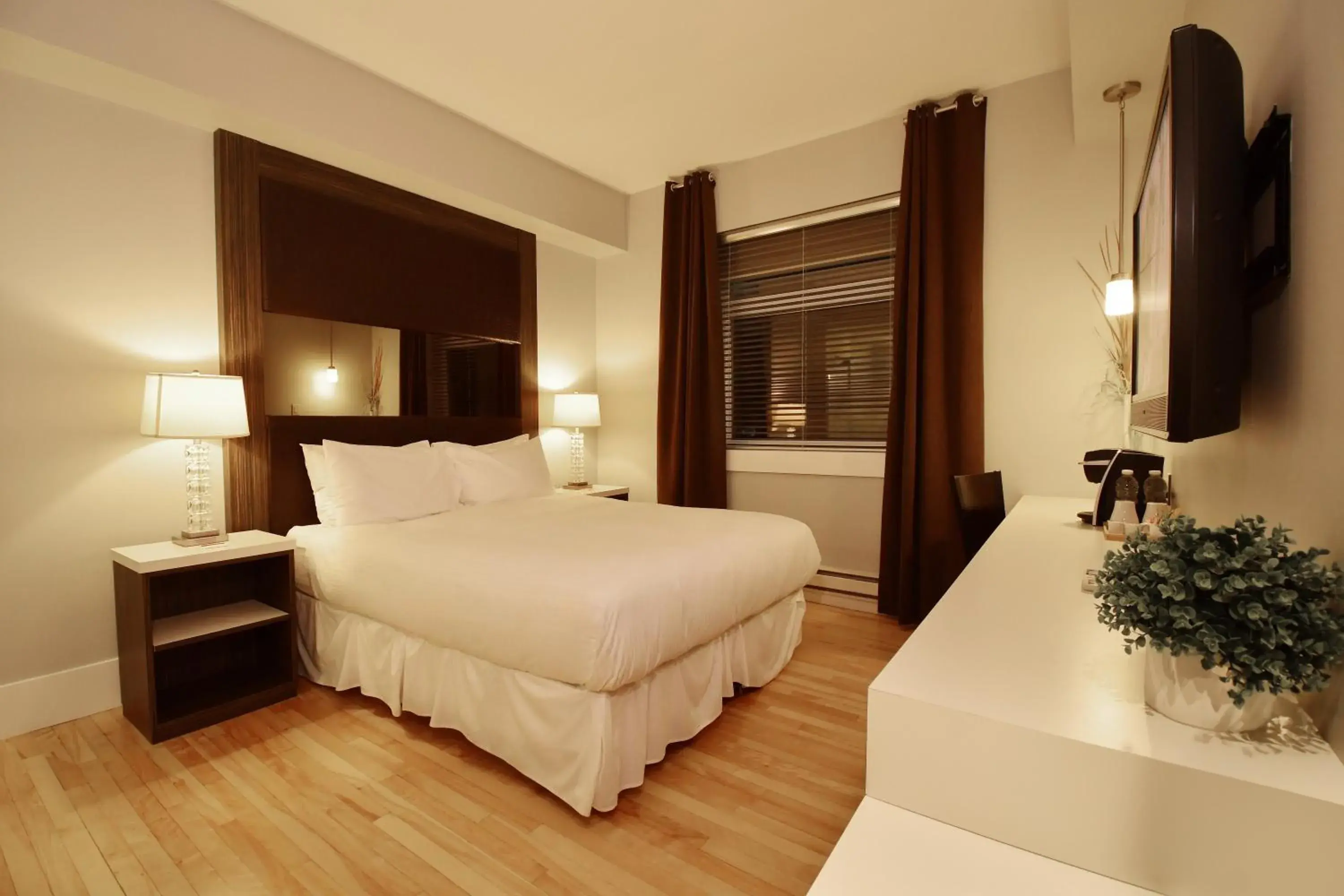 Queen Room in St James Gate by Bower Boutique Hotels Queen Room in St James Gate by Bower Boutique Hotels