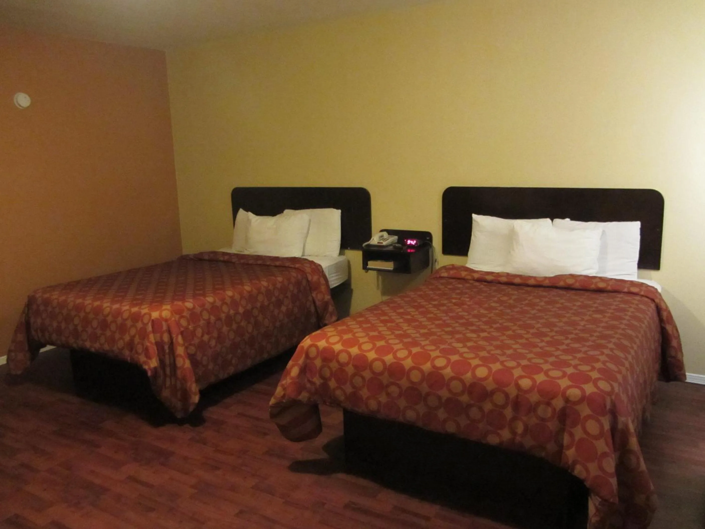 Bed in El Paso Inn TX - Airport