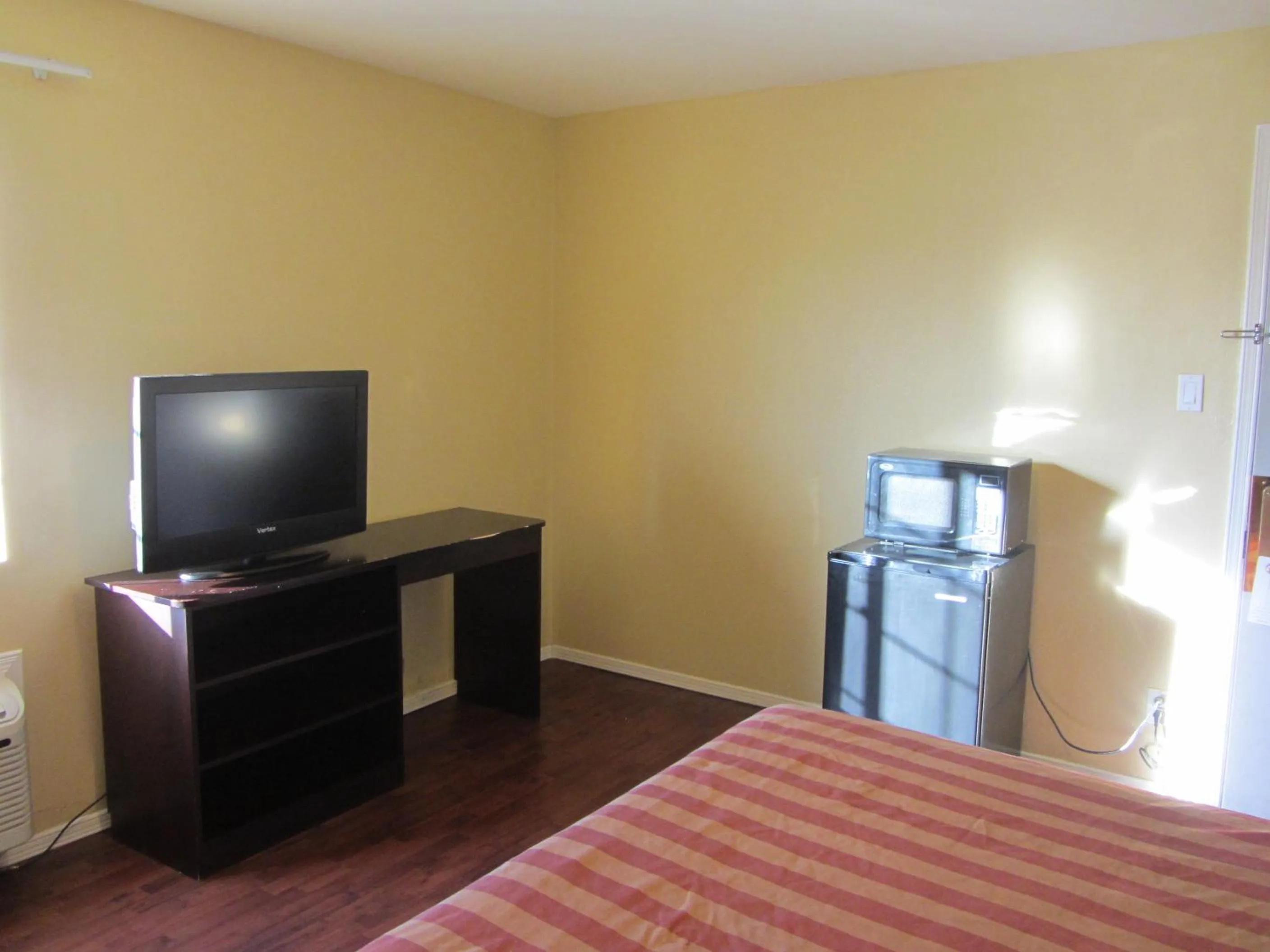 TV and multimedia, TV/Entertainment Center in El Paso Inn TX - Airport