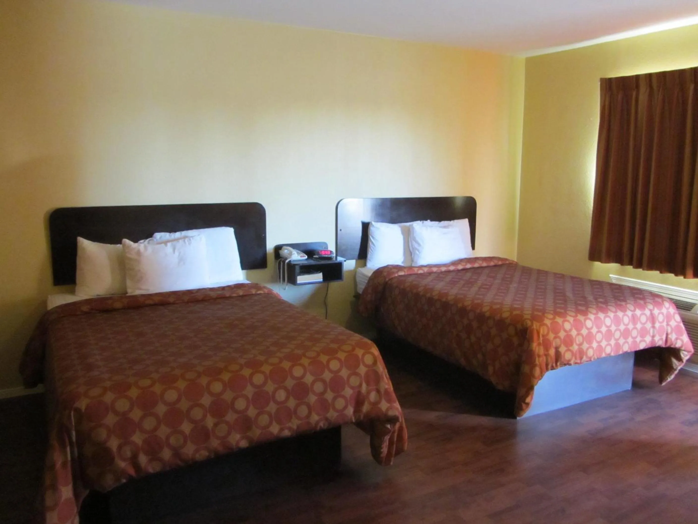 Bed in El Paso Inn TX - Airport