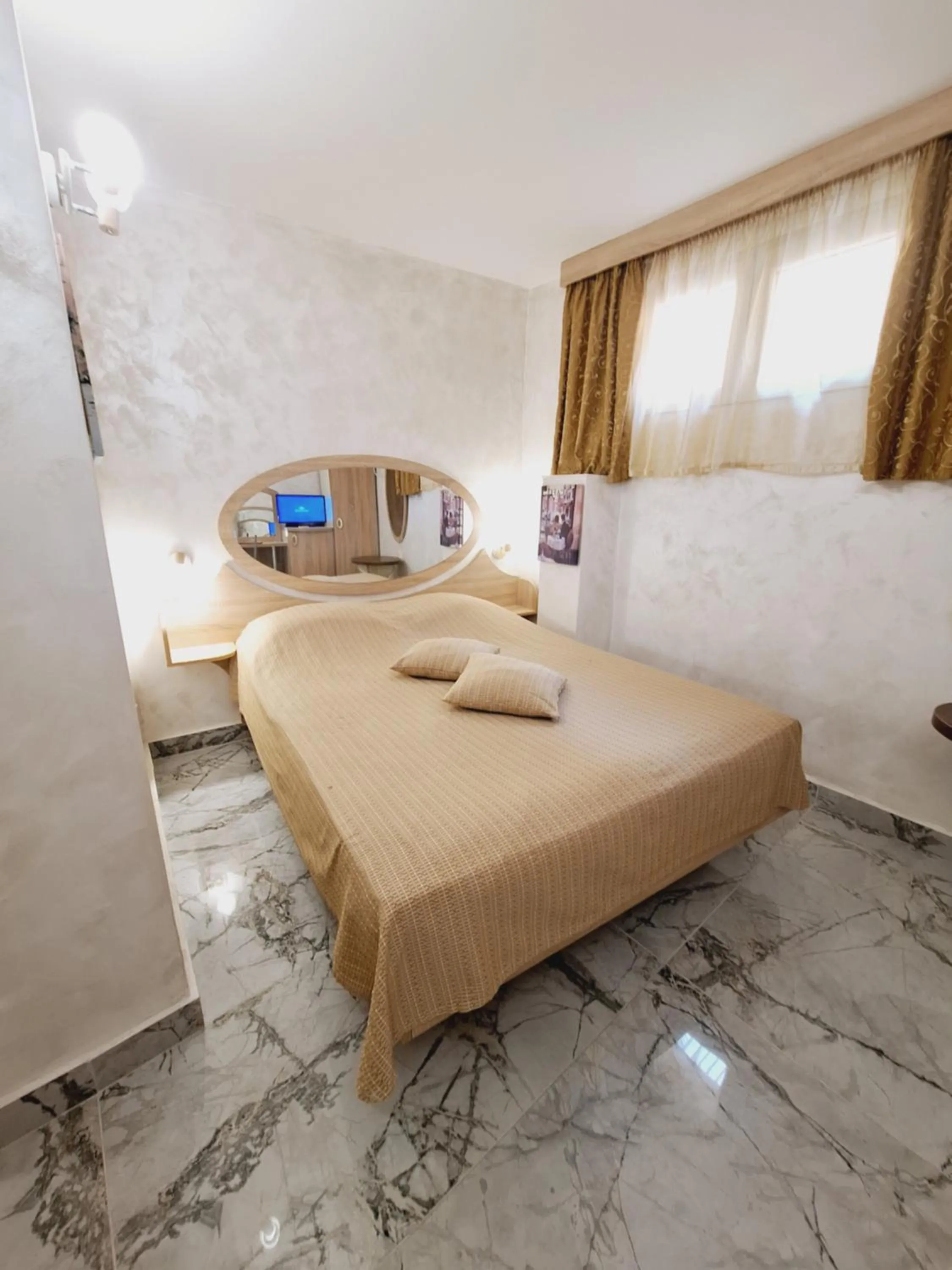 Bedroom, Bed in Hotel Color