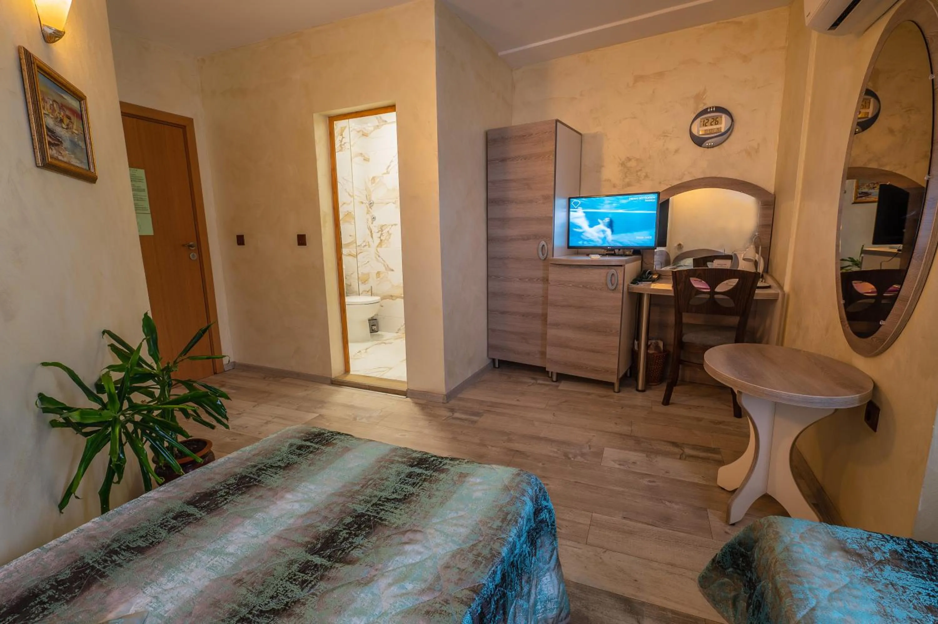 TV and multimedia, Bed in Hotel Color