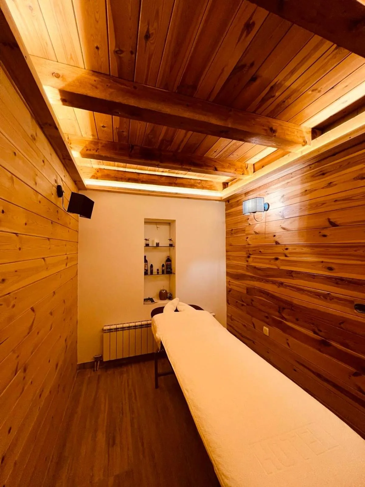 Massage, Bed in Hotel Enigma