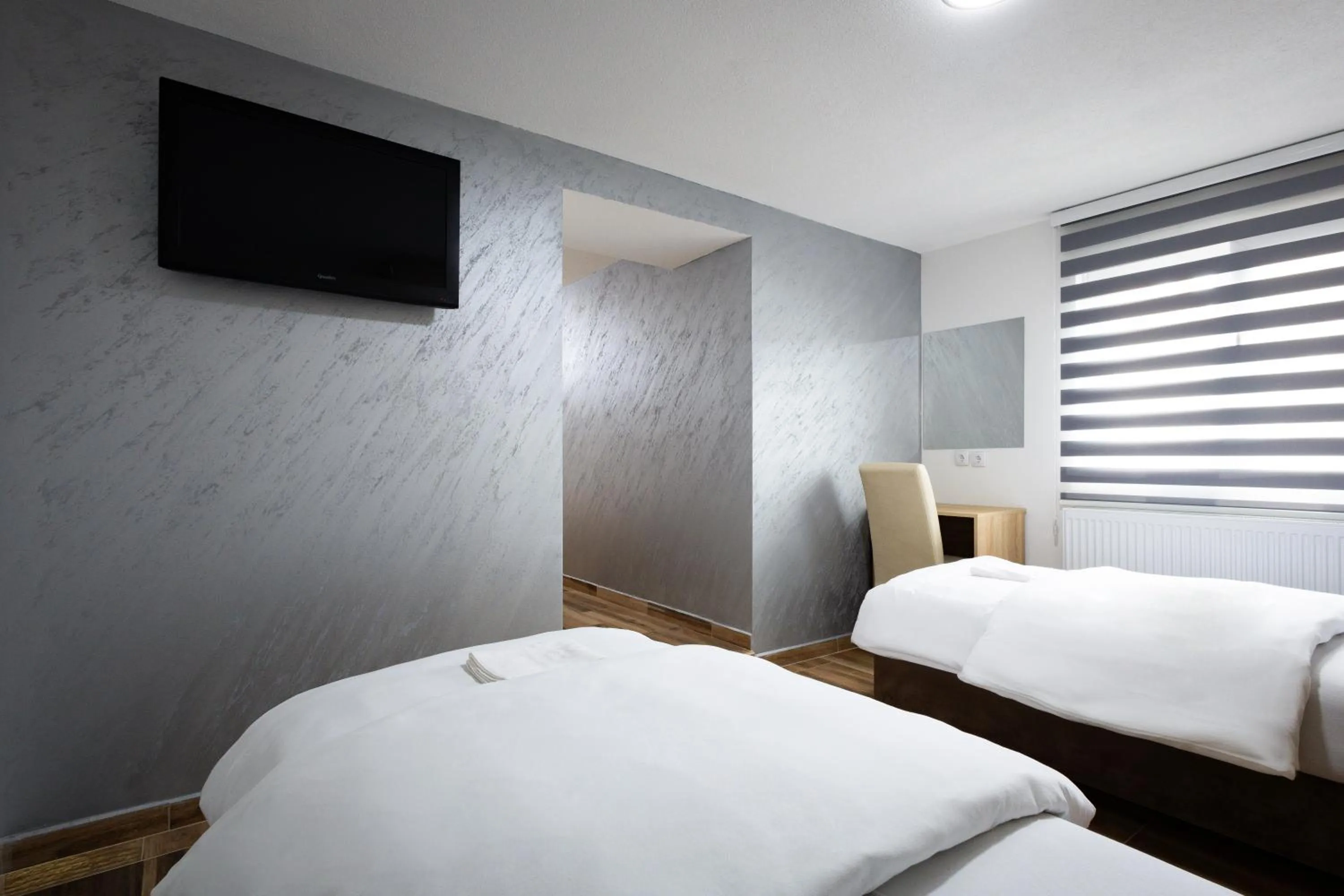 Bed in Restoran & Motel Manjež