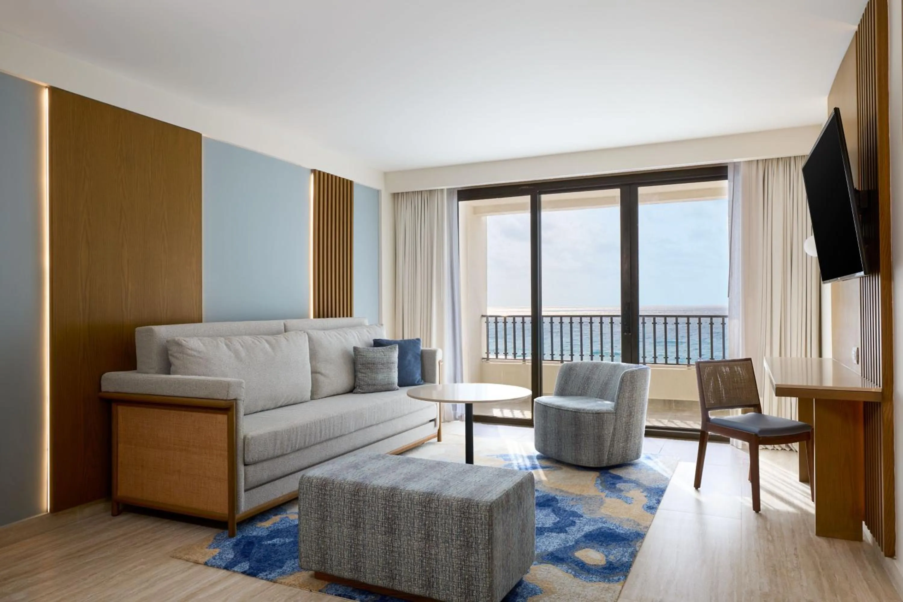 Bedroom, Bed in Marriott Cancun, An All-Inclusive Resort