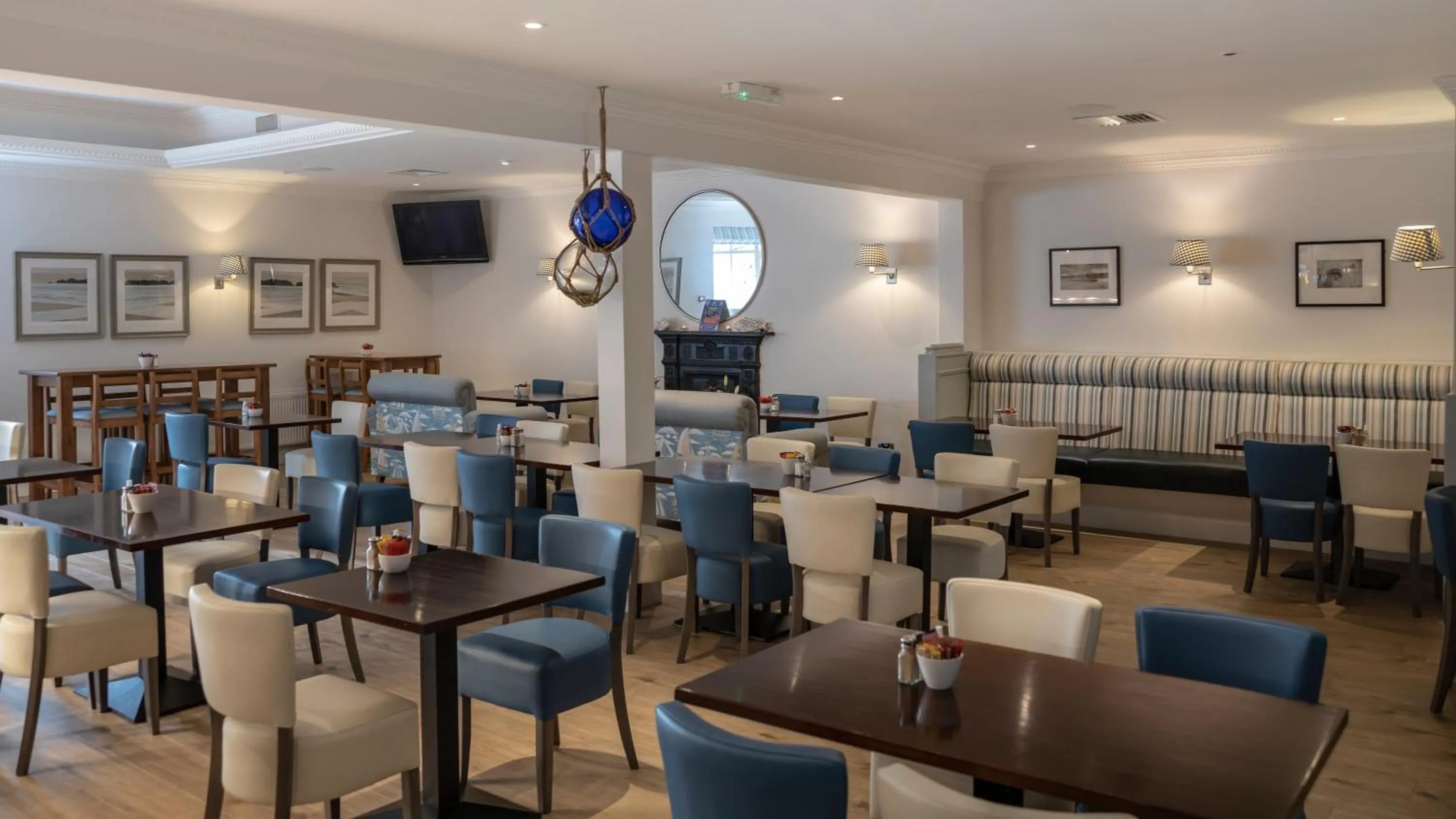 Lounge or bar in The Glenside