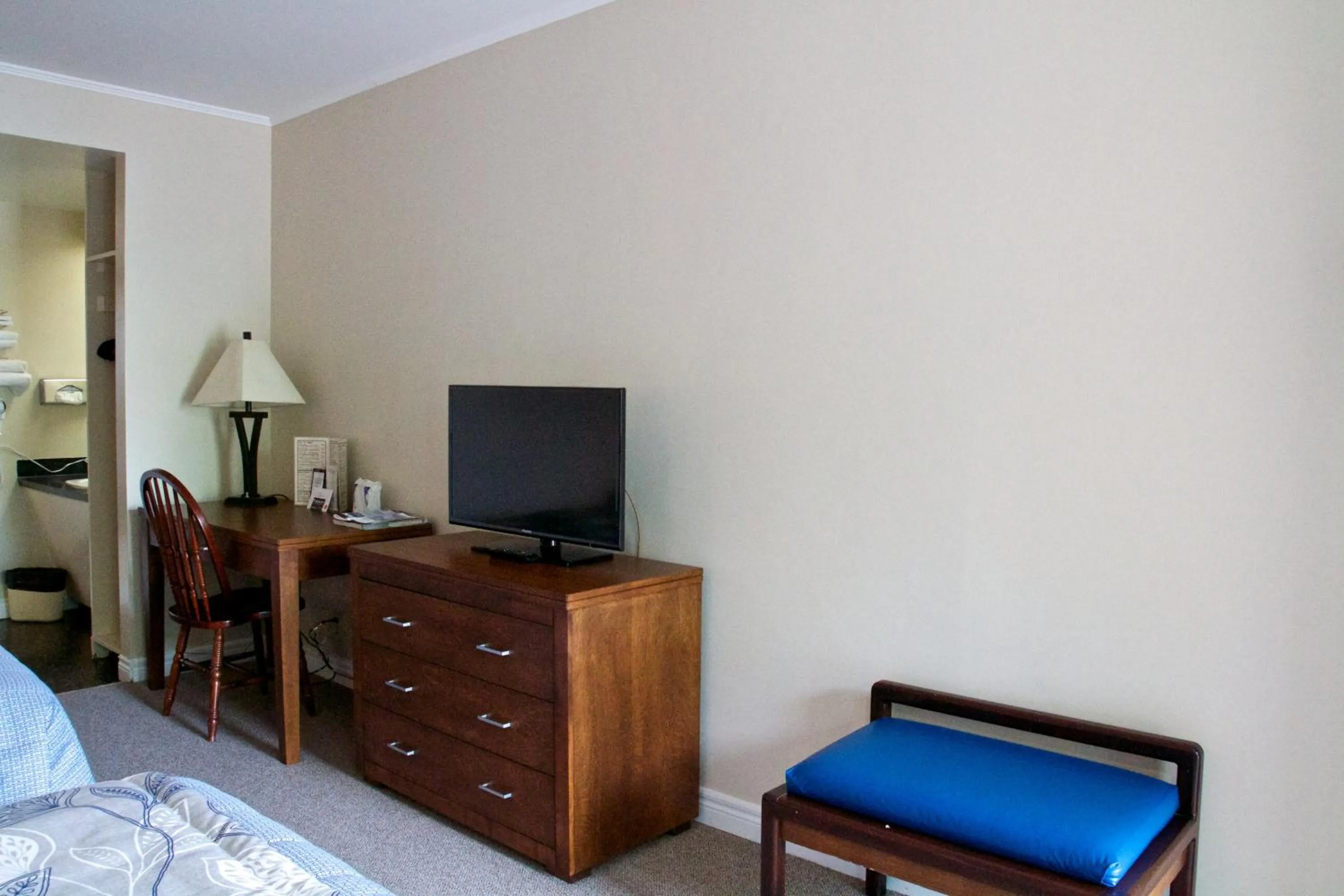 TV and multimedia, Bed in Chebucto Inn