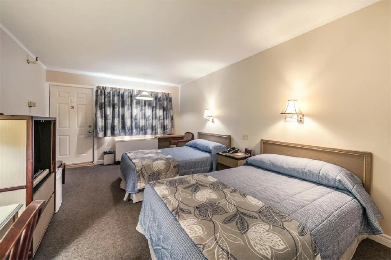 Photo of the whole room, Bed in Chebucto Inn