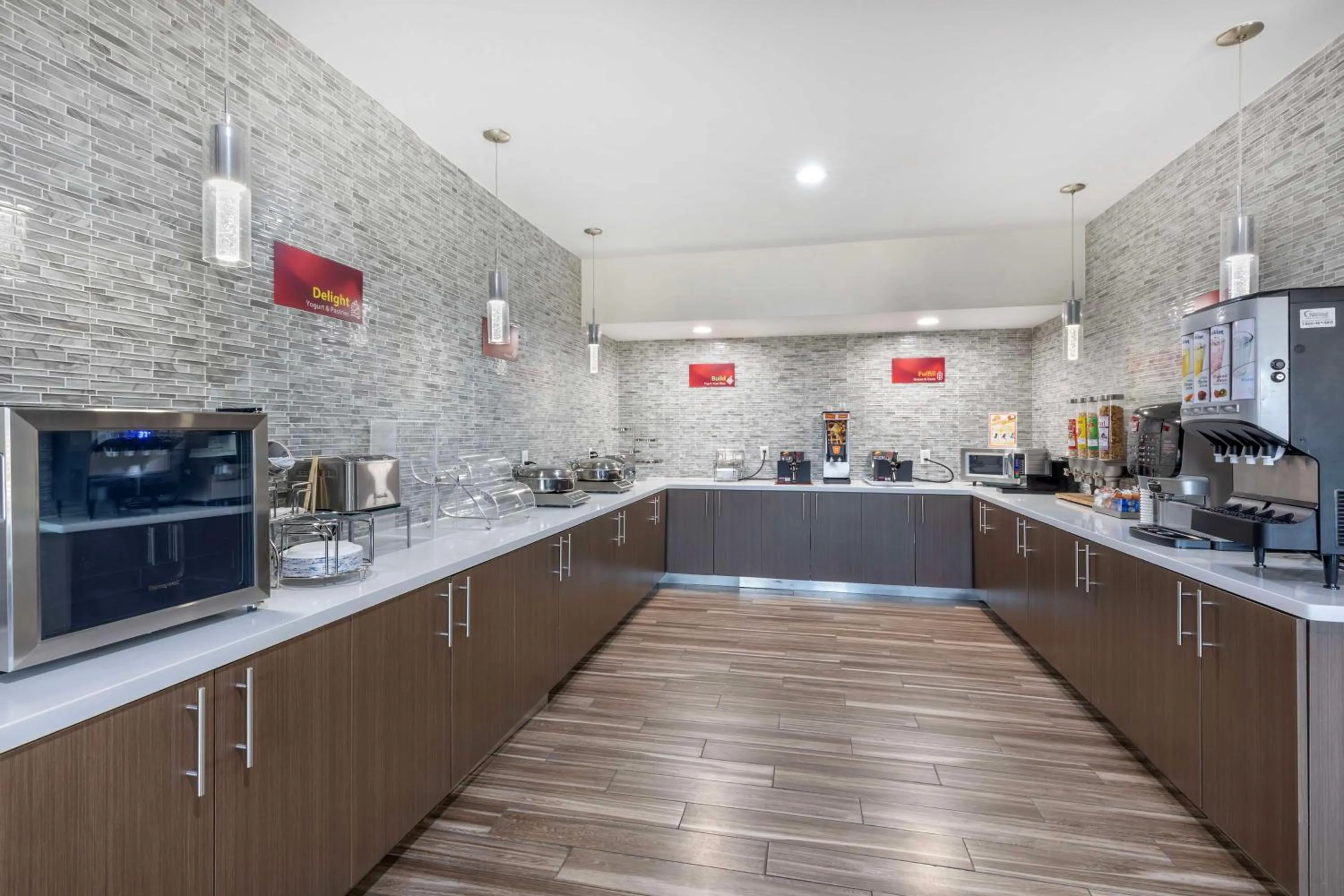 Breakfast in Best Western Plus Mansfield Inn & Suites