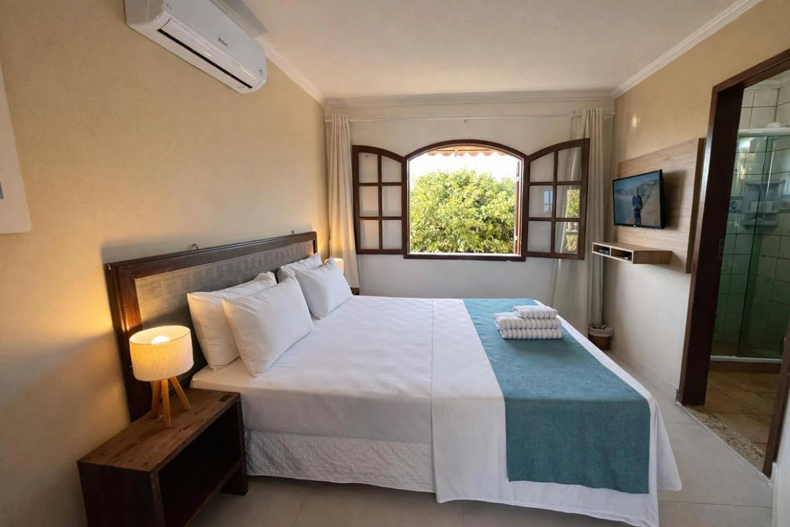 Bathroom, Bed in Pousada Tanto Mar