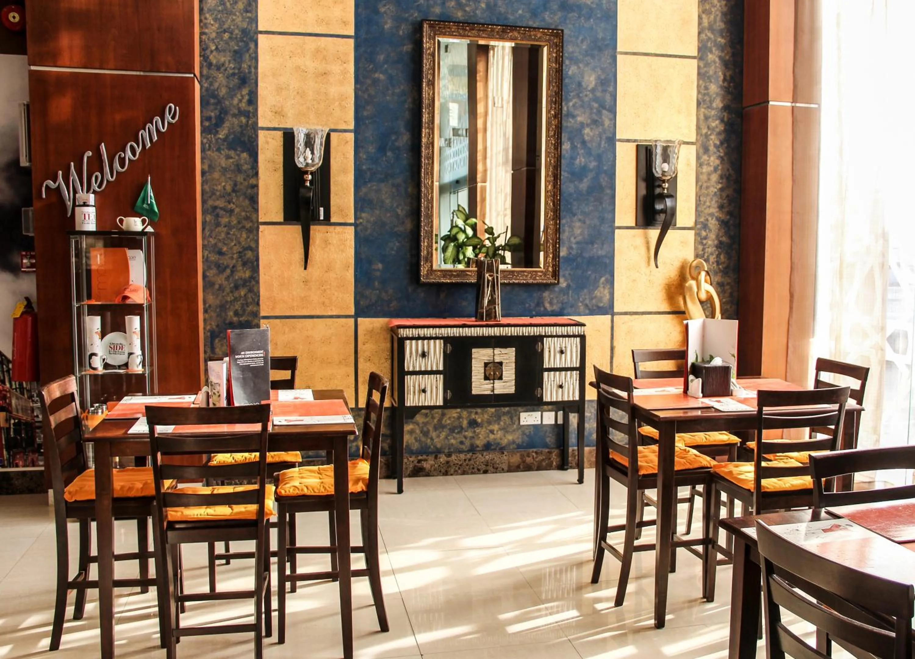 Lounge or bar in Golden Tulip Al Khobar