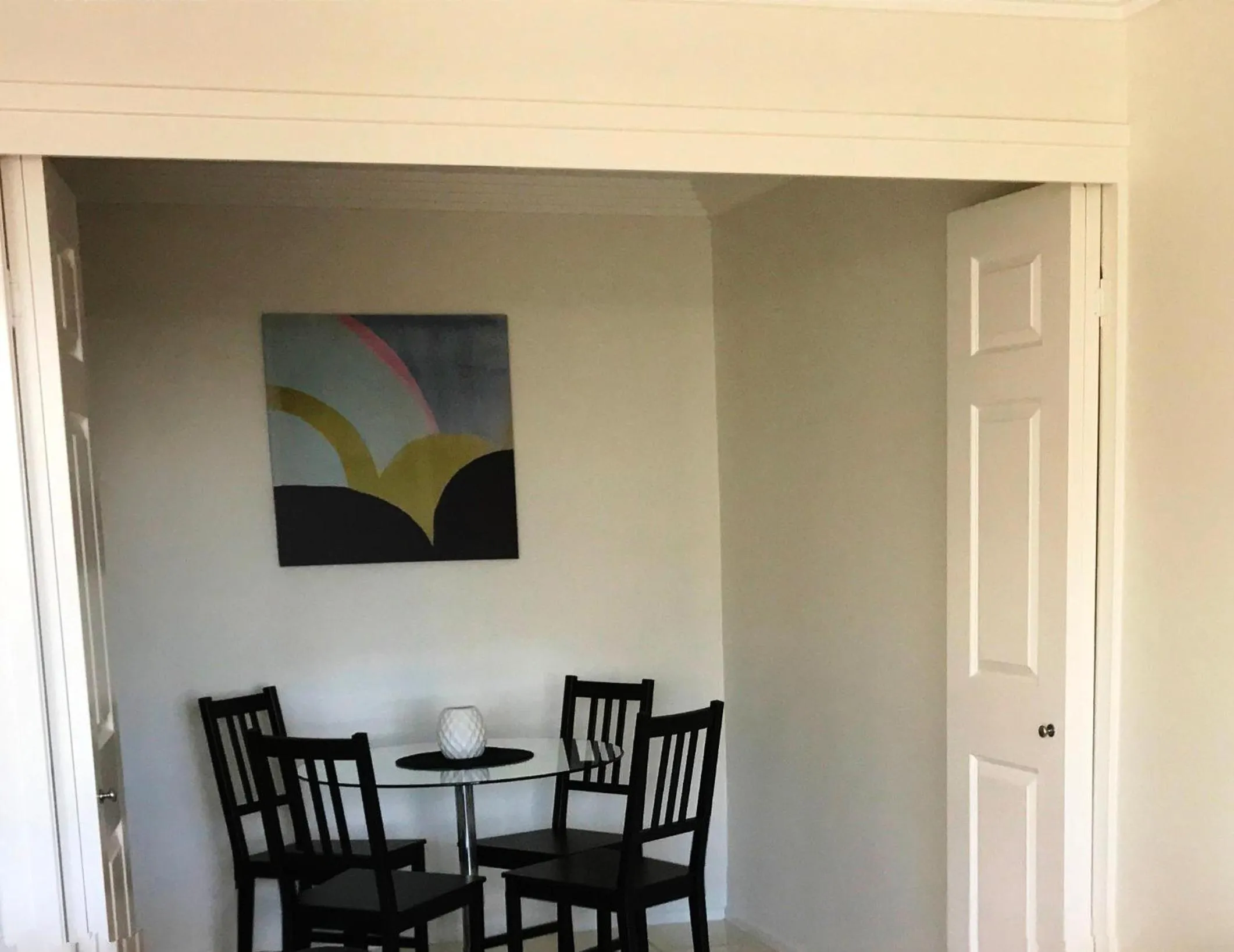 Dining area in Baronnet Apartments