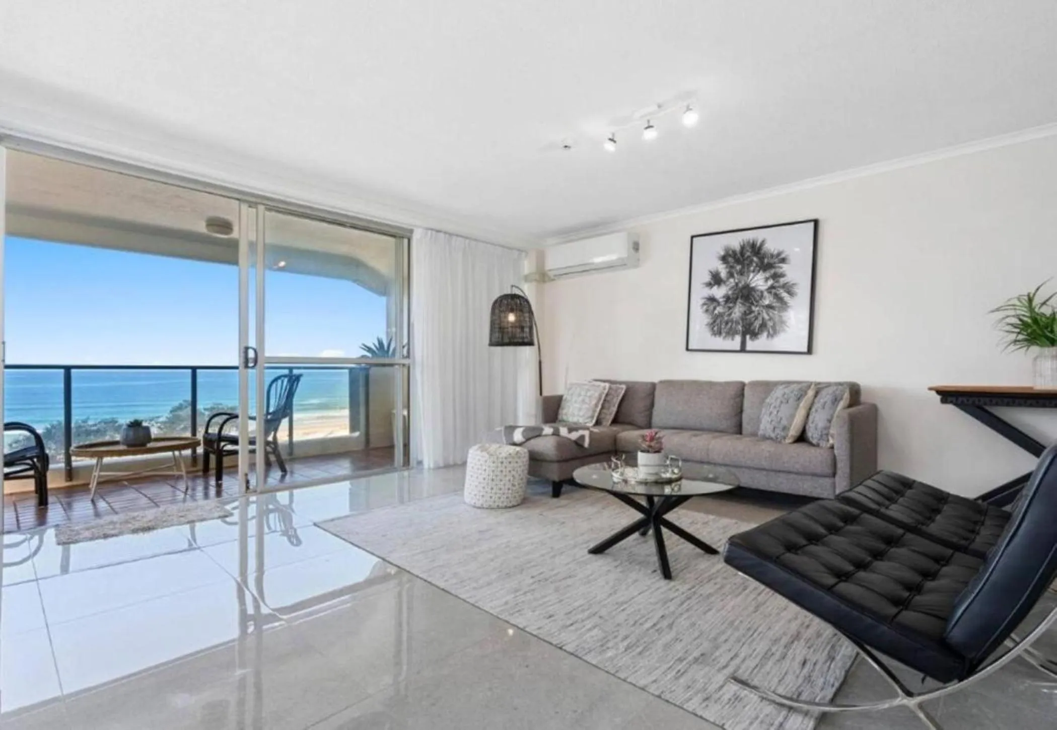 Living room in Baronnet Apartments