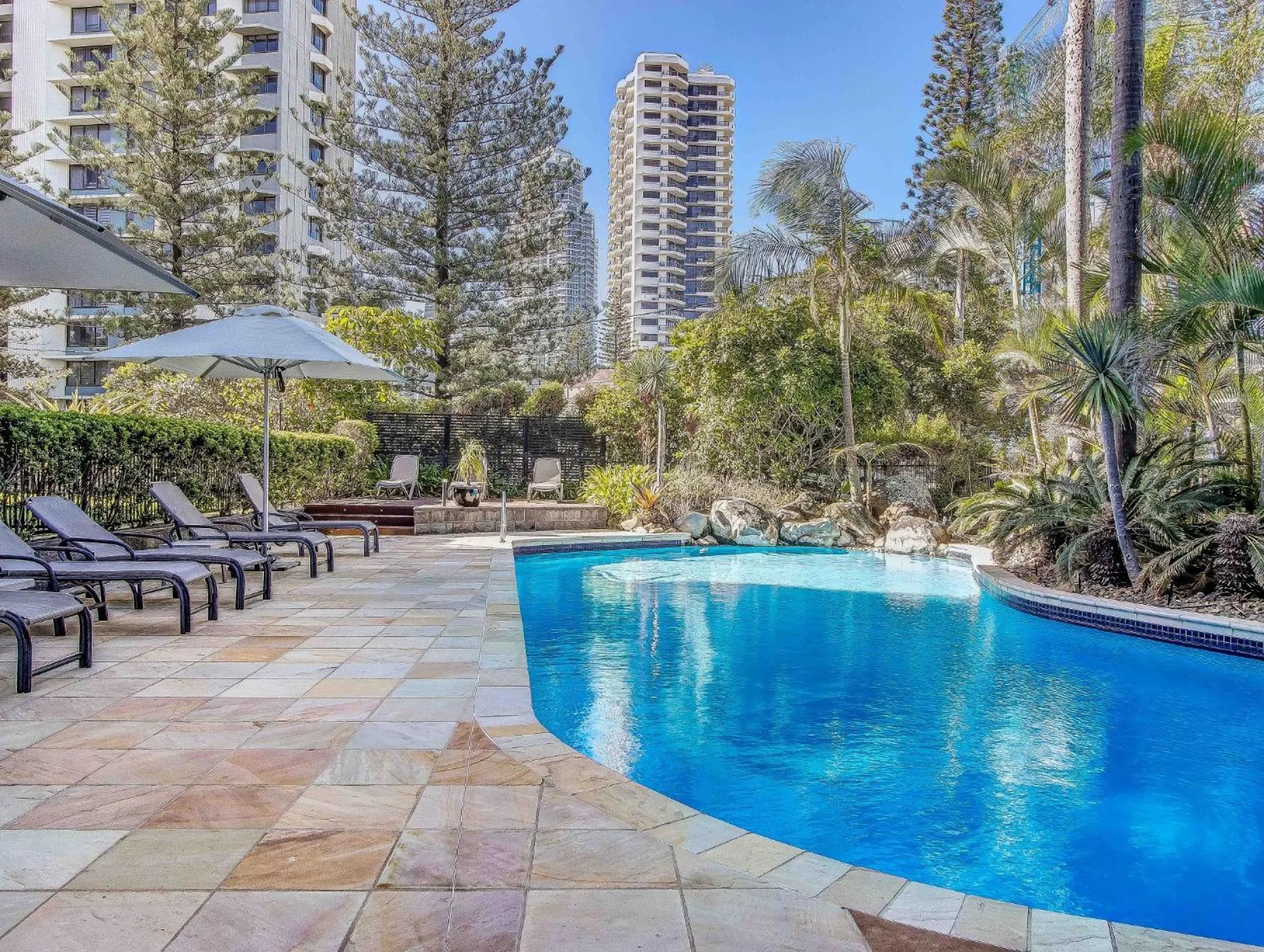 Swimming pool in Baronnet Apartments