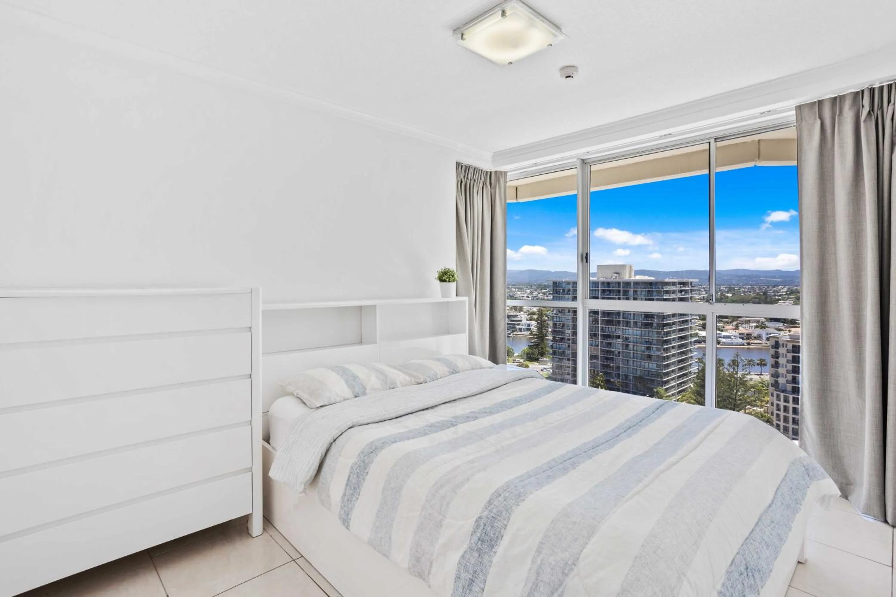 Bed in Baronnet Apartments