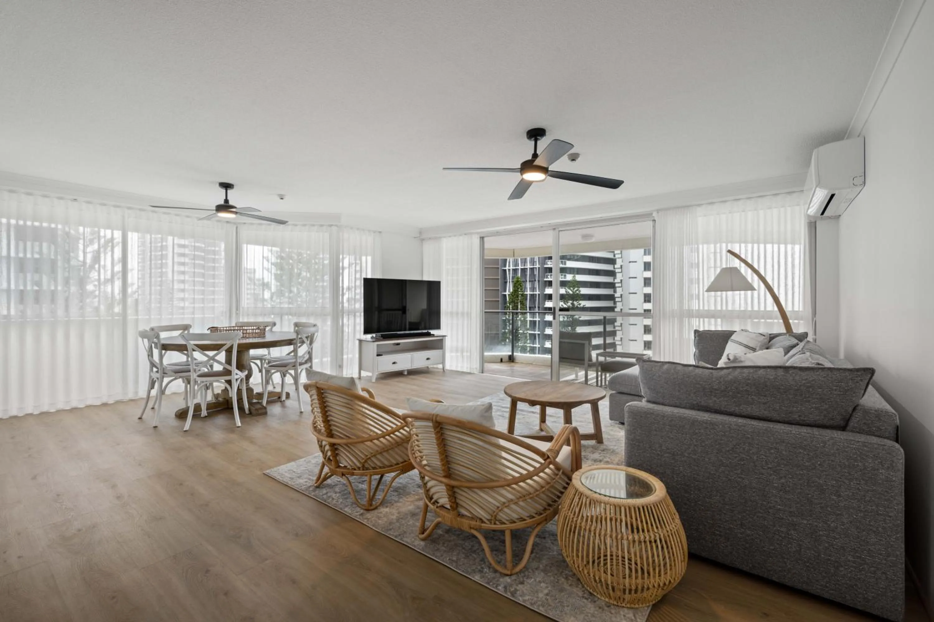 TV and multimedia in Baronnet Apartments