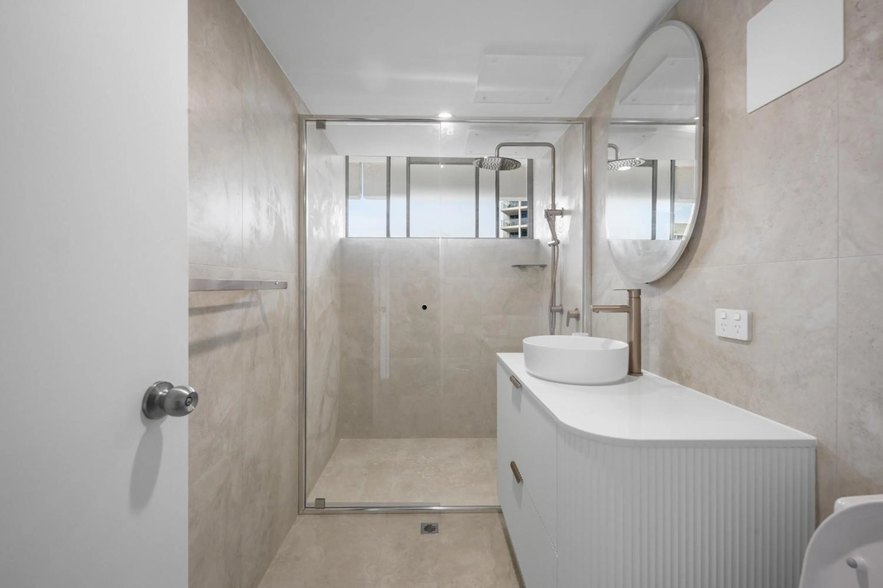 Shower in Baronnet Apartments