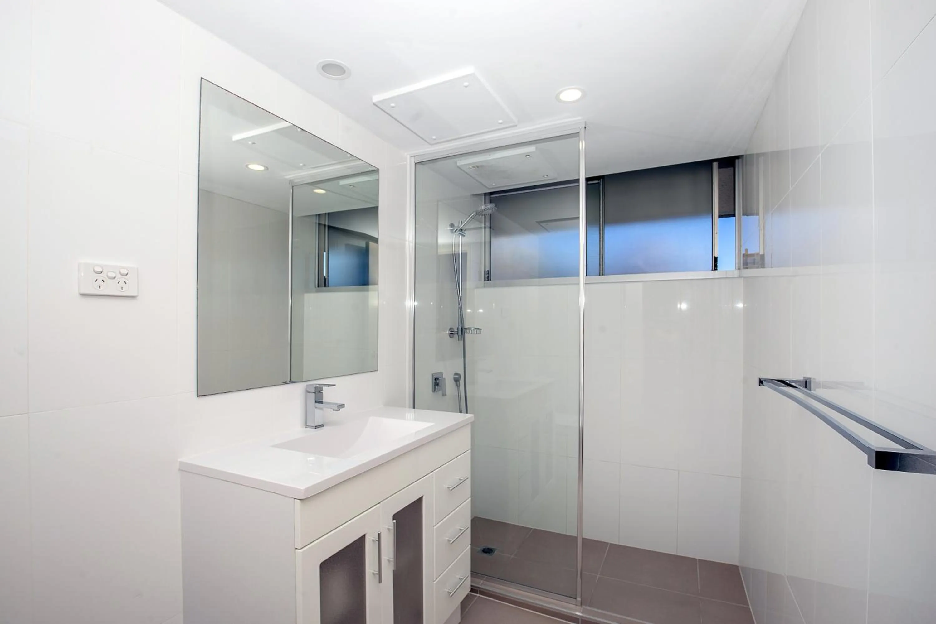 Bathroom in Baronnet Apartments