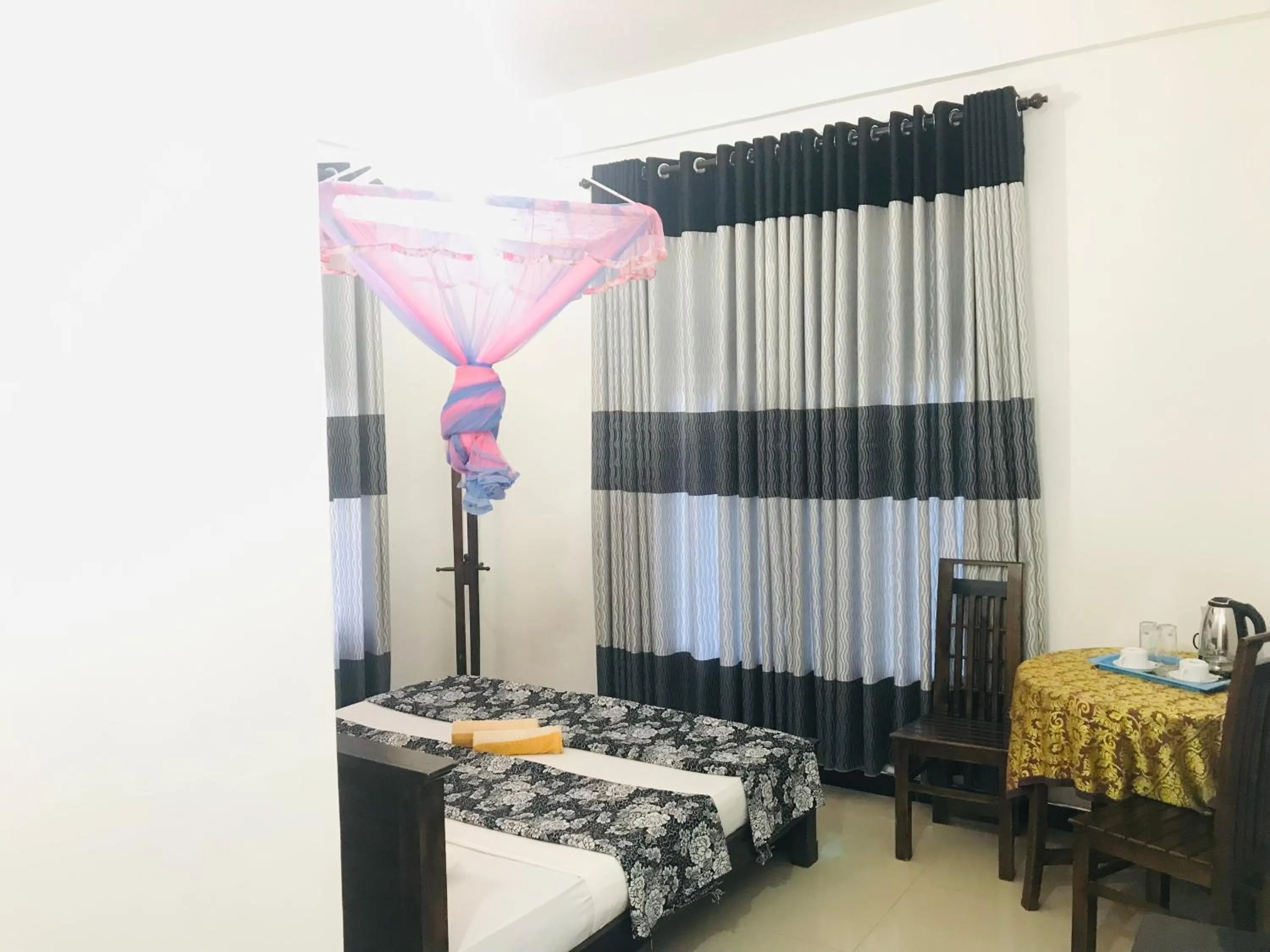 Photo of the whole room, Bed in Mountain Villa Adam's Peak