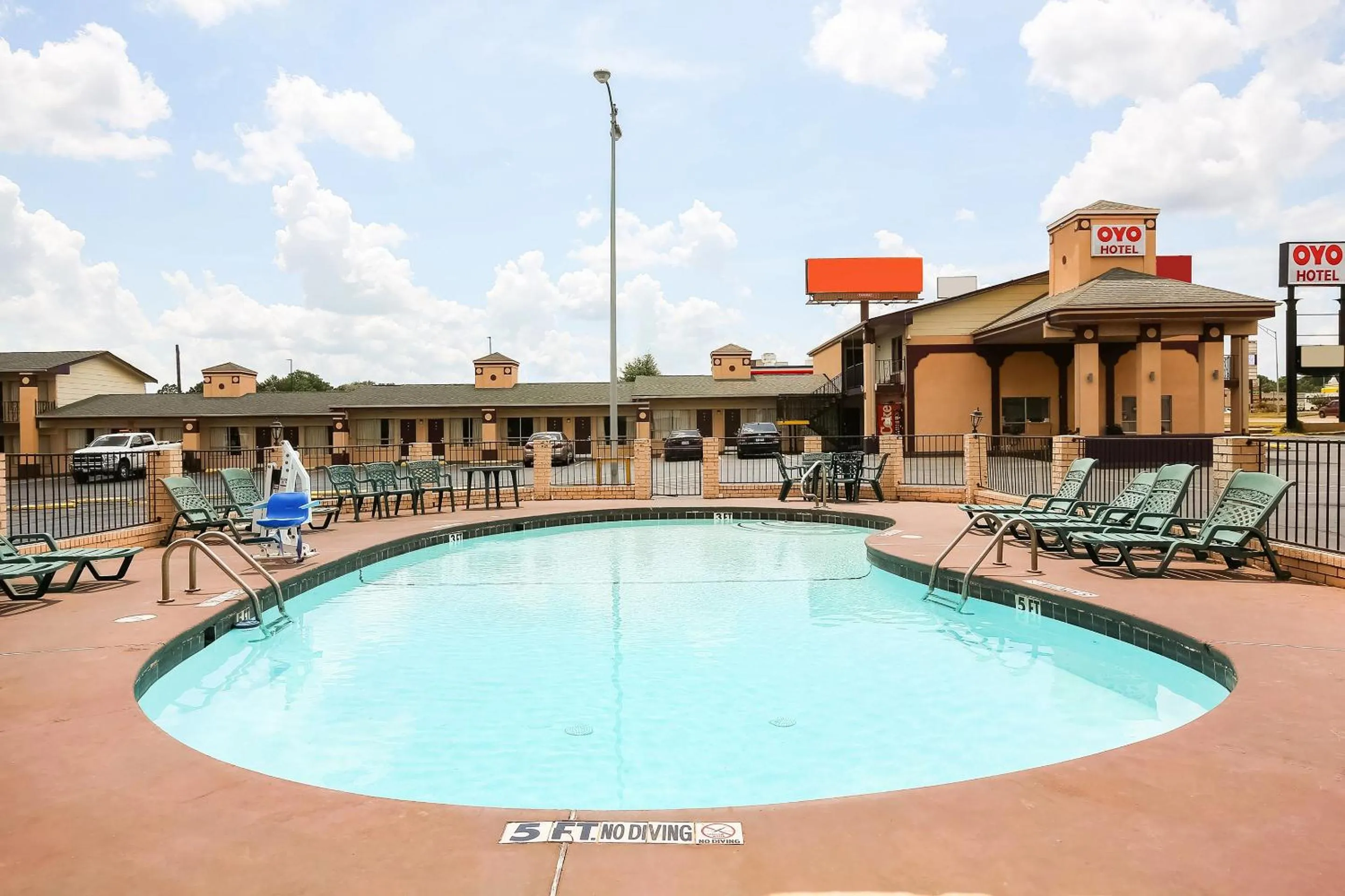 Swimming pool in OYO Hotel Texarkana North Heights AR Hwy I-30