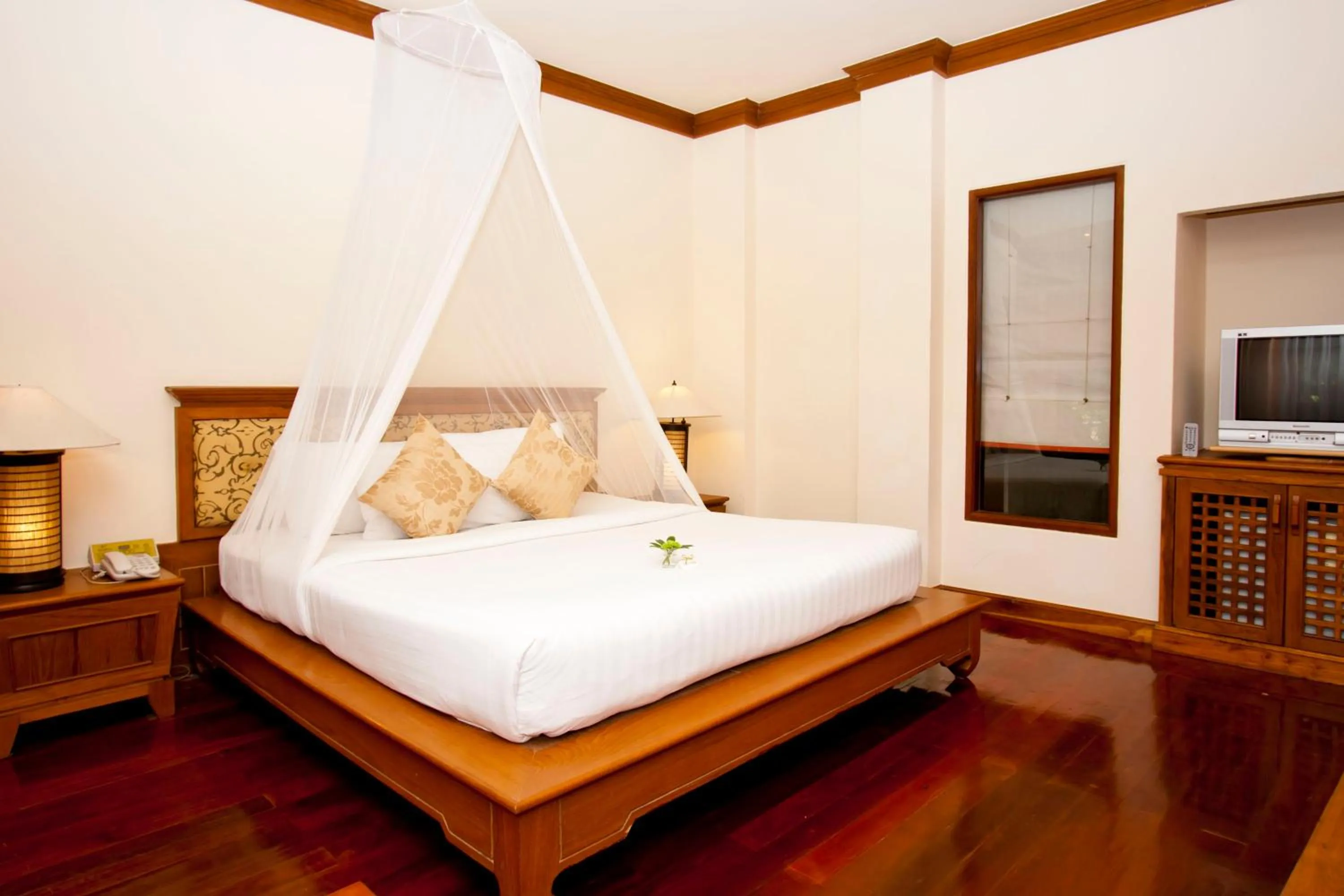 Bed in Sand Sea Resort Railay Beach