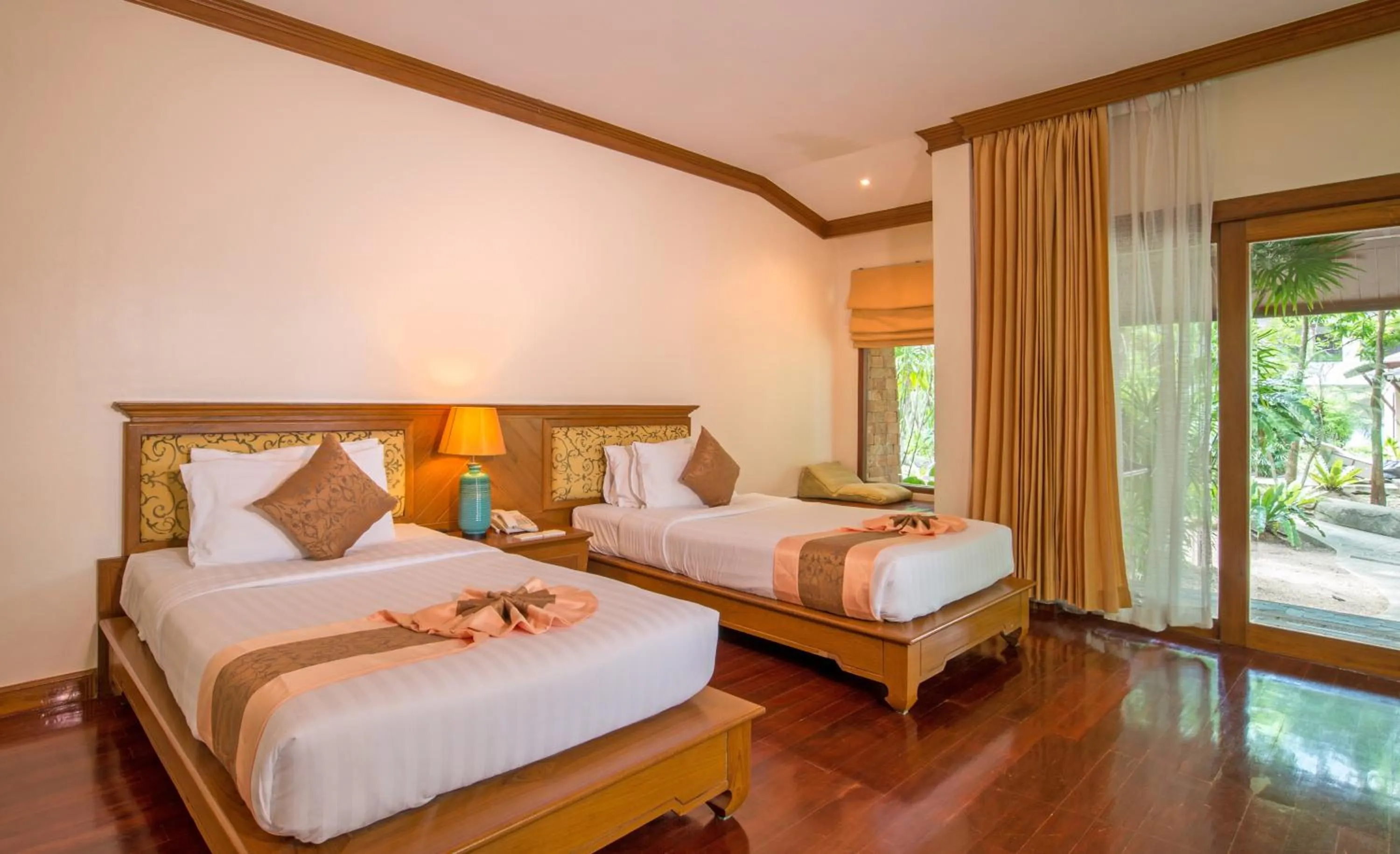 Bed in Sand Sea Resort Railay Beach