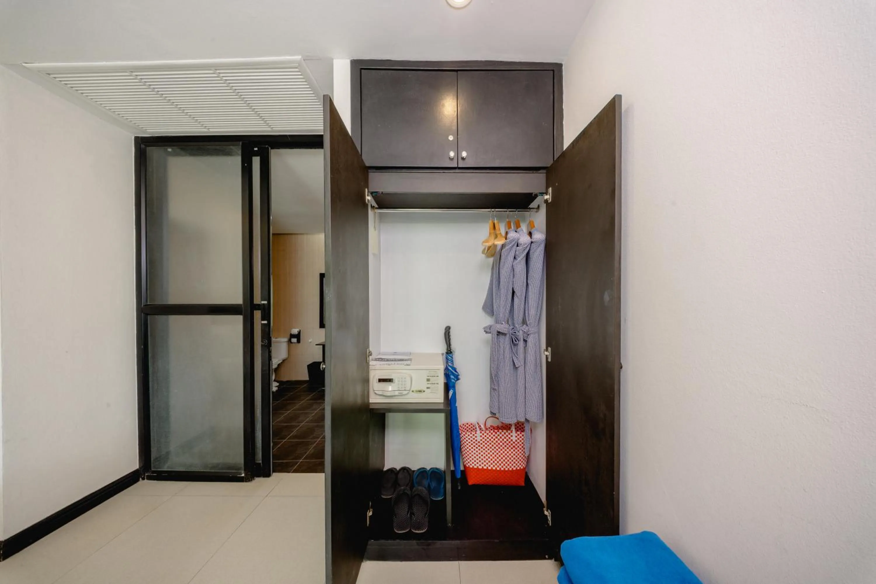 Photo of the whole room in Sand Sea Resort Railay Beach