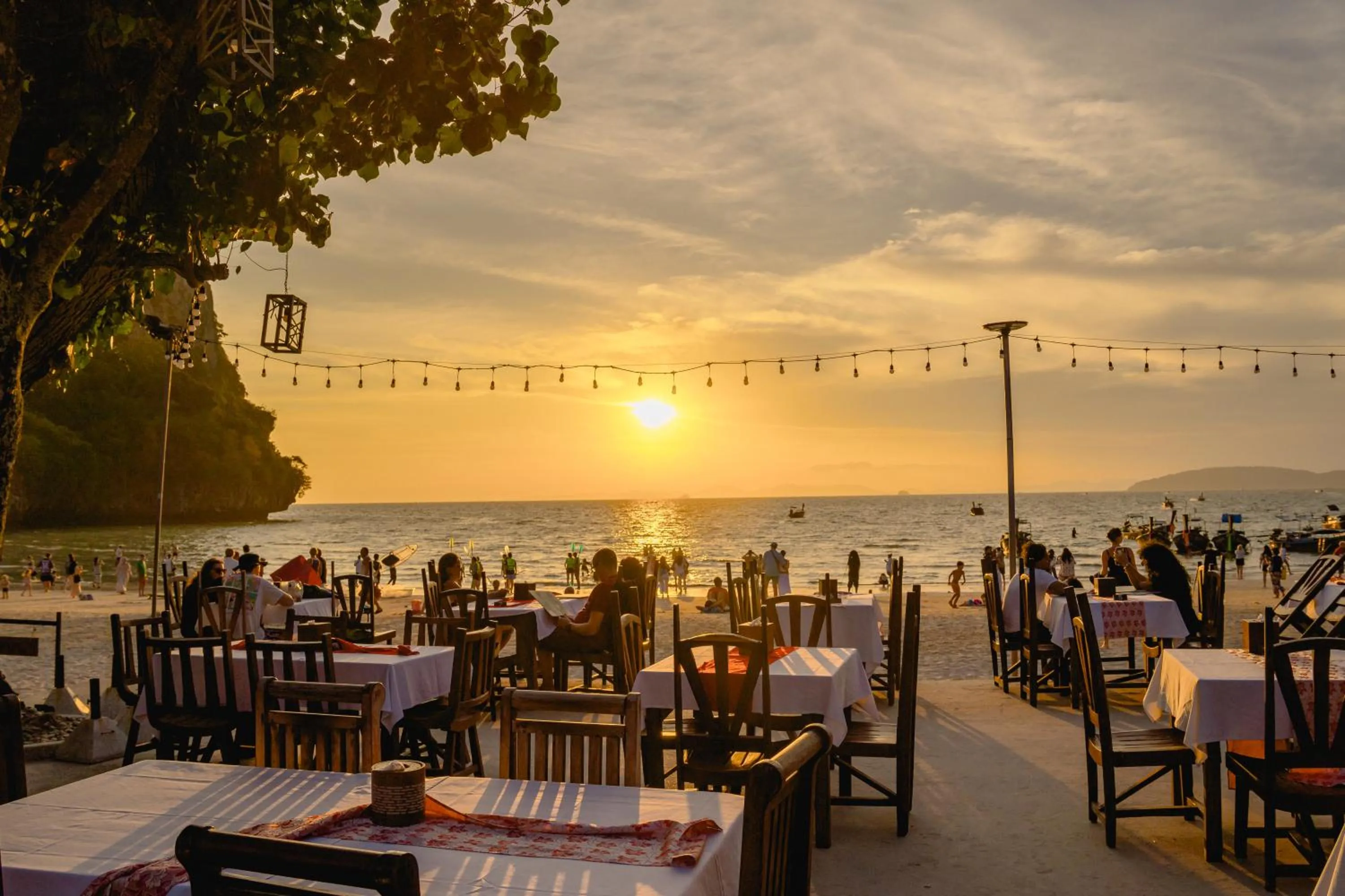 Restaurant/places to eat in Sand Sea Resort Railay Beach