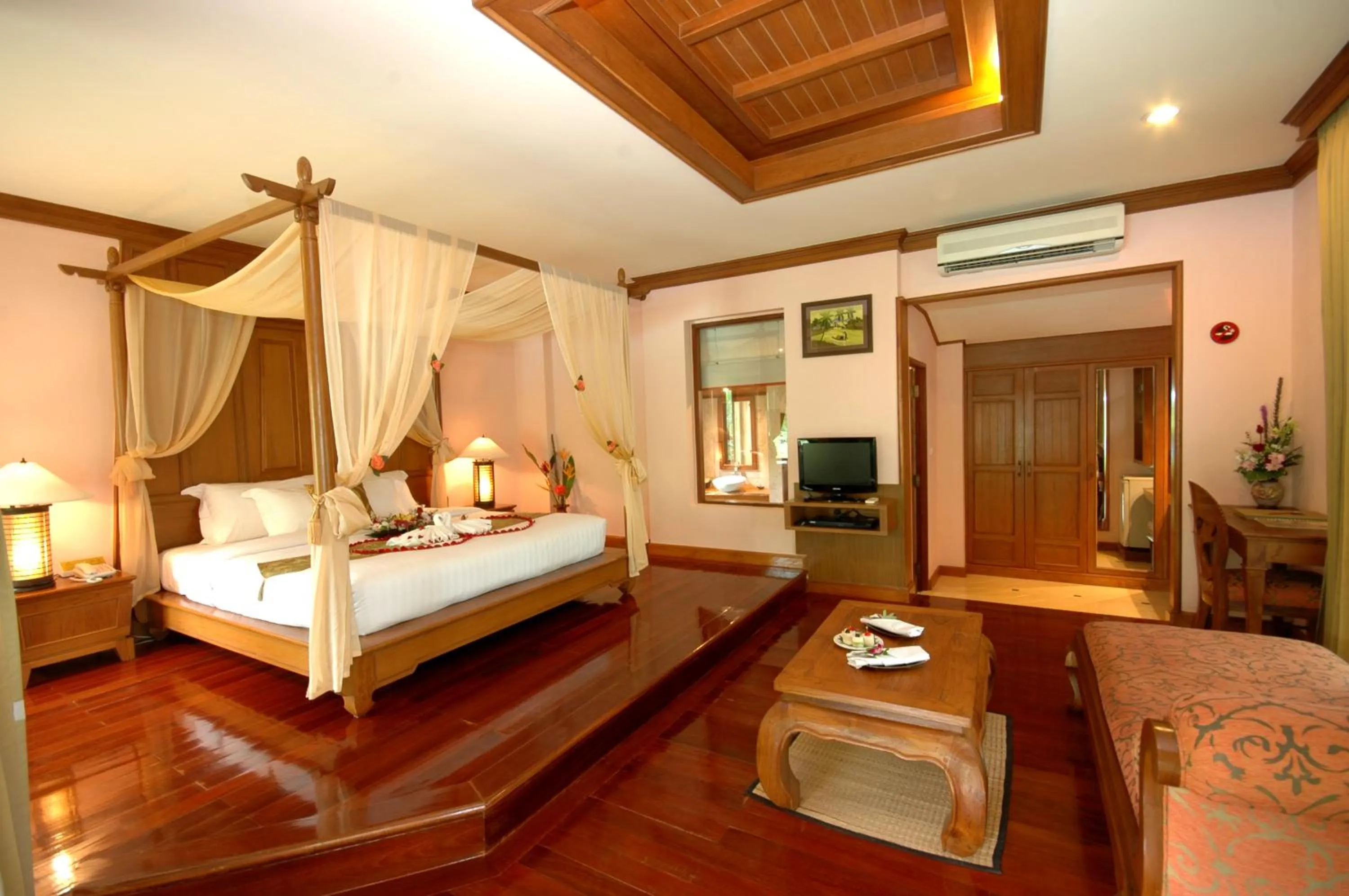 Bed in Sand Sea Resort Railay Beach