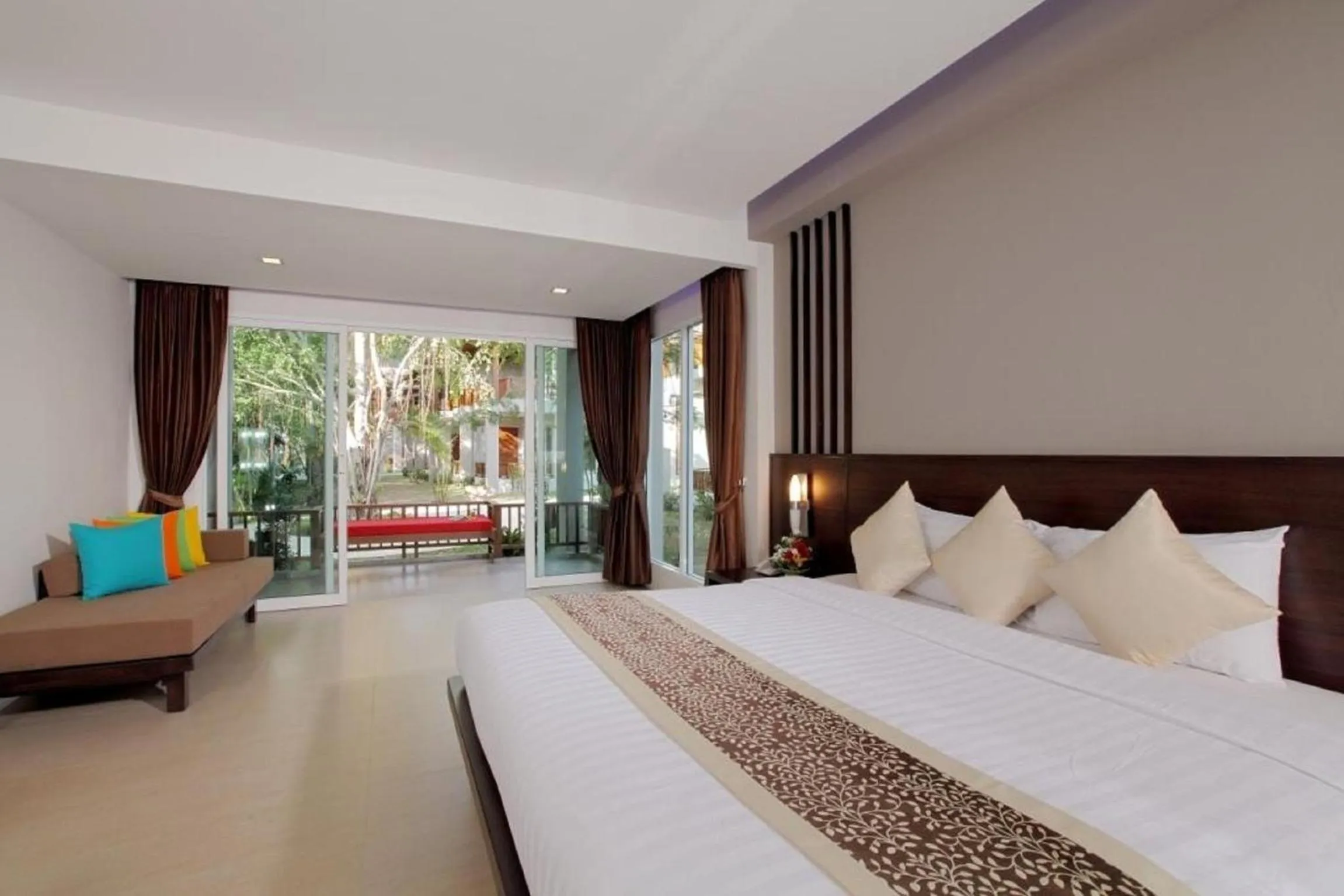 Bed in Sand Sea Resort Railay Beach