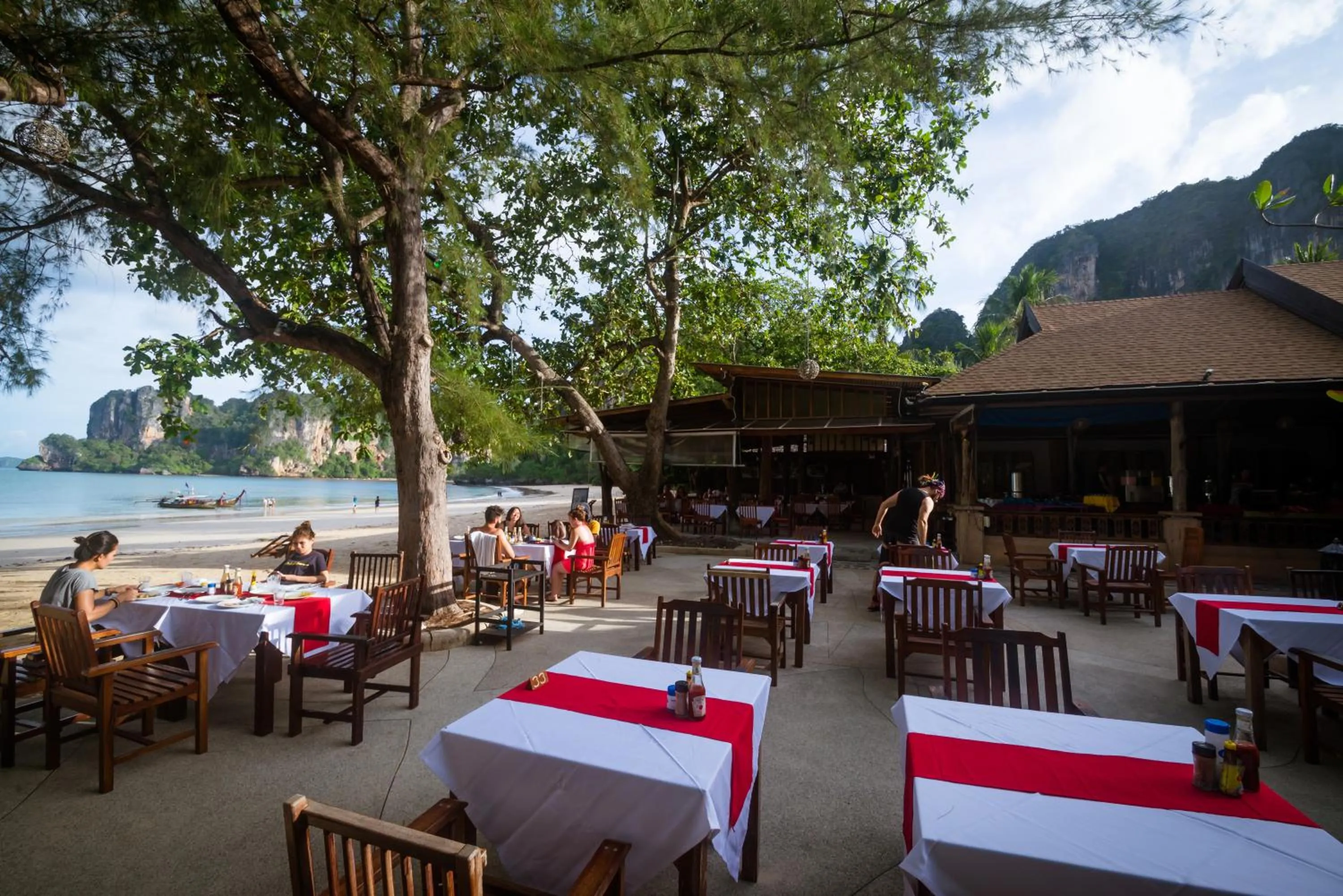 Restaurant/places to eat in Sand Sea Resort Railay Beach