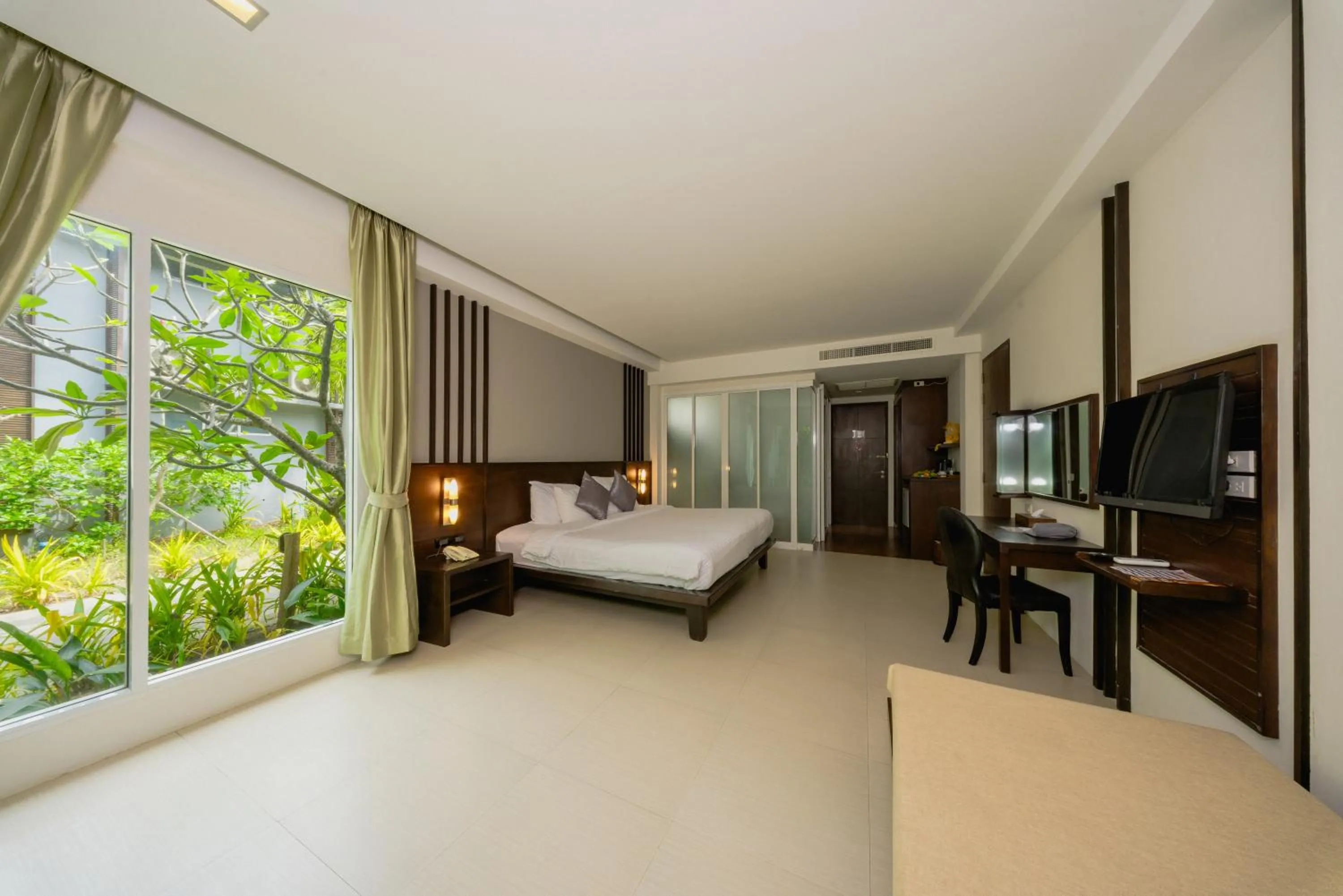 Bed in Sand Sea Resort Railay Beach