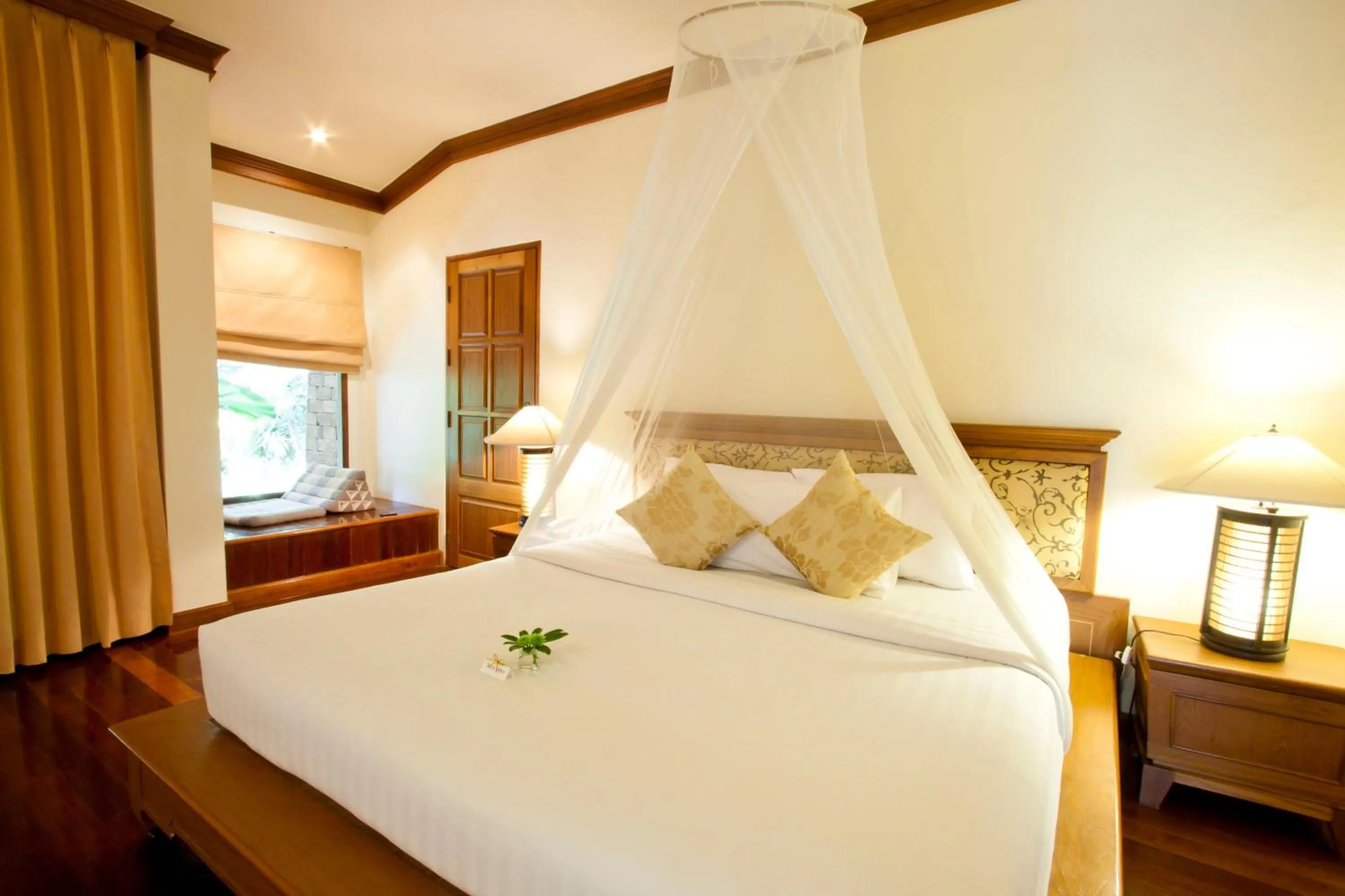 Bed in Sand Sea Resort Railay Beach