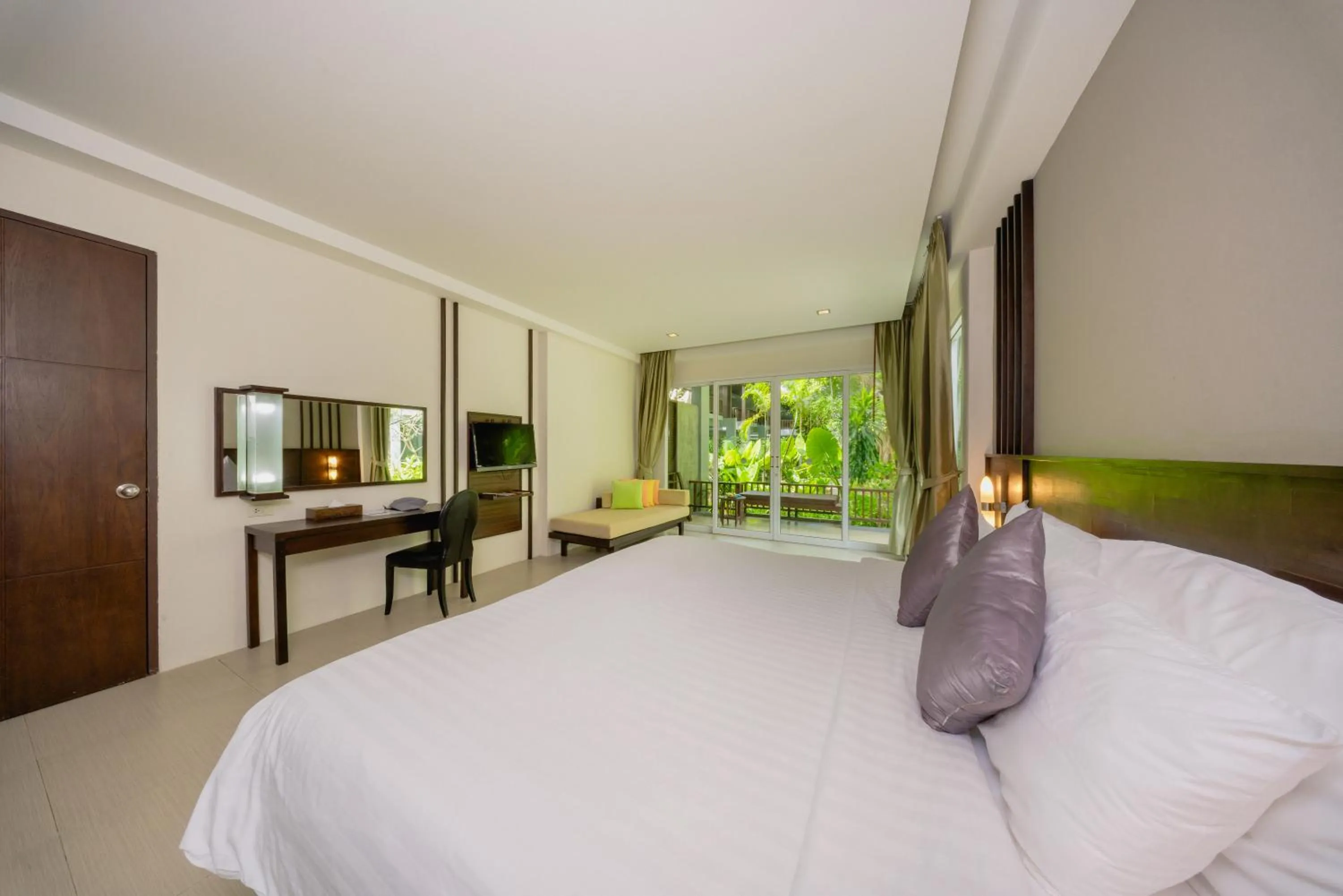 Bed in Sand Sea Resort Railay Beach