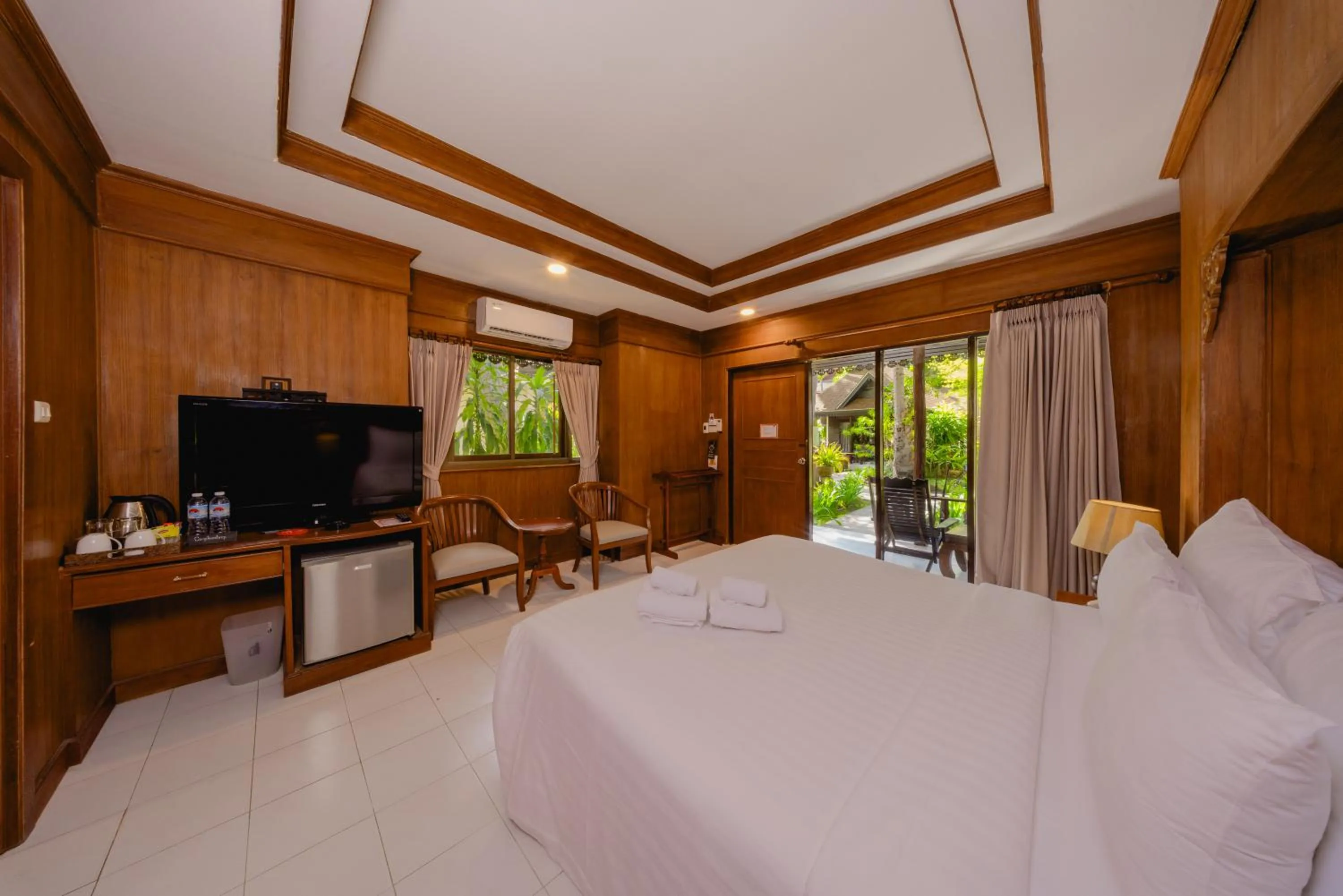 Bed in Sand Sea Resort Railay Beach