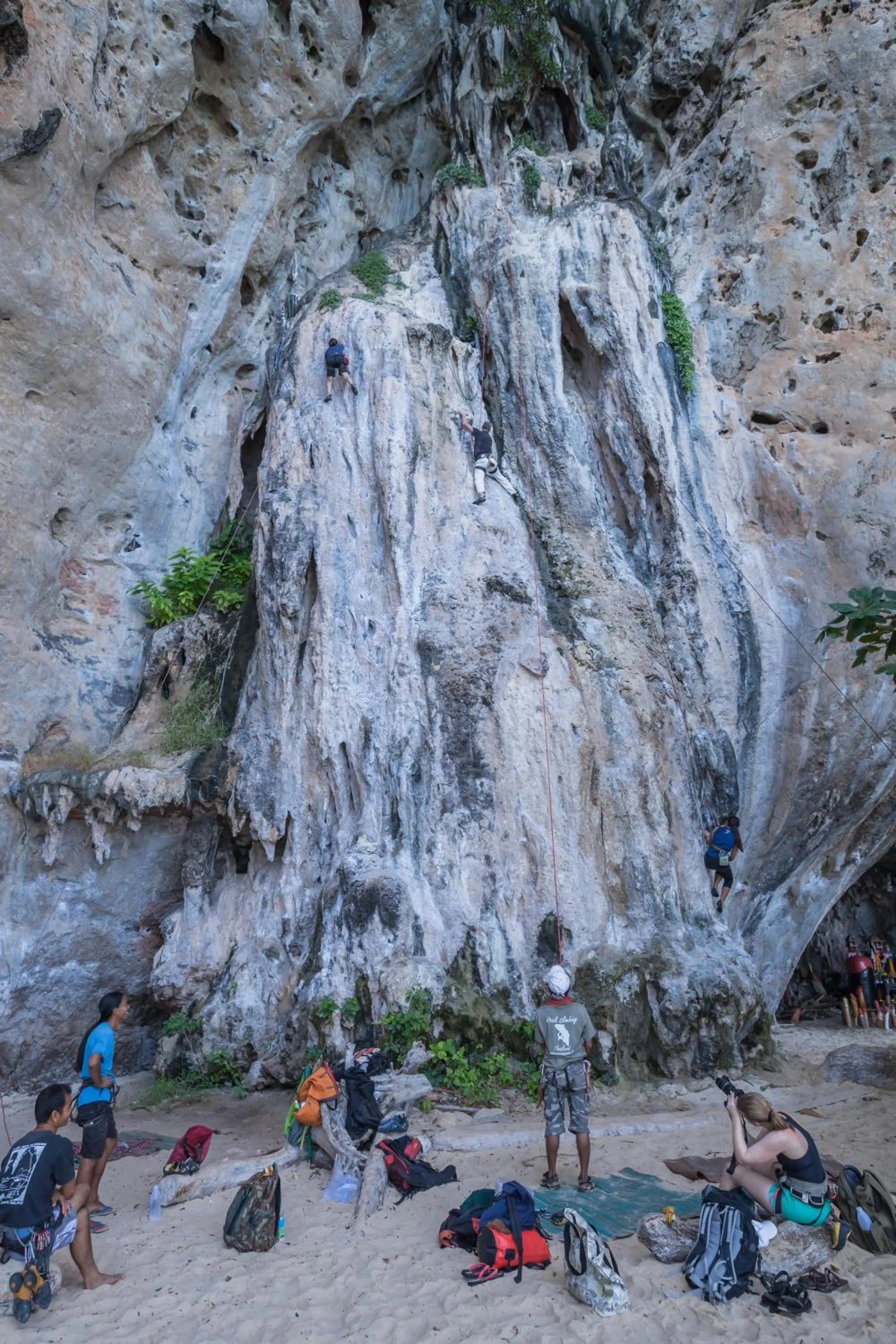 Hiking in Sand Sea Resort Railay Beach