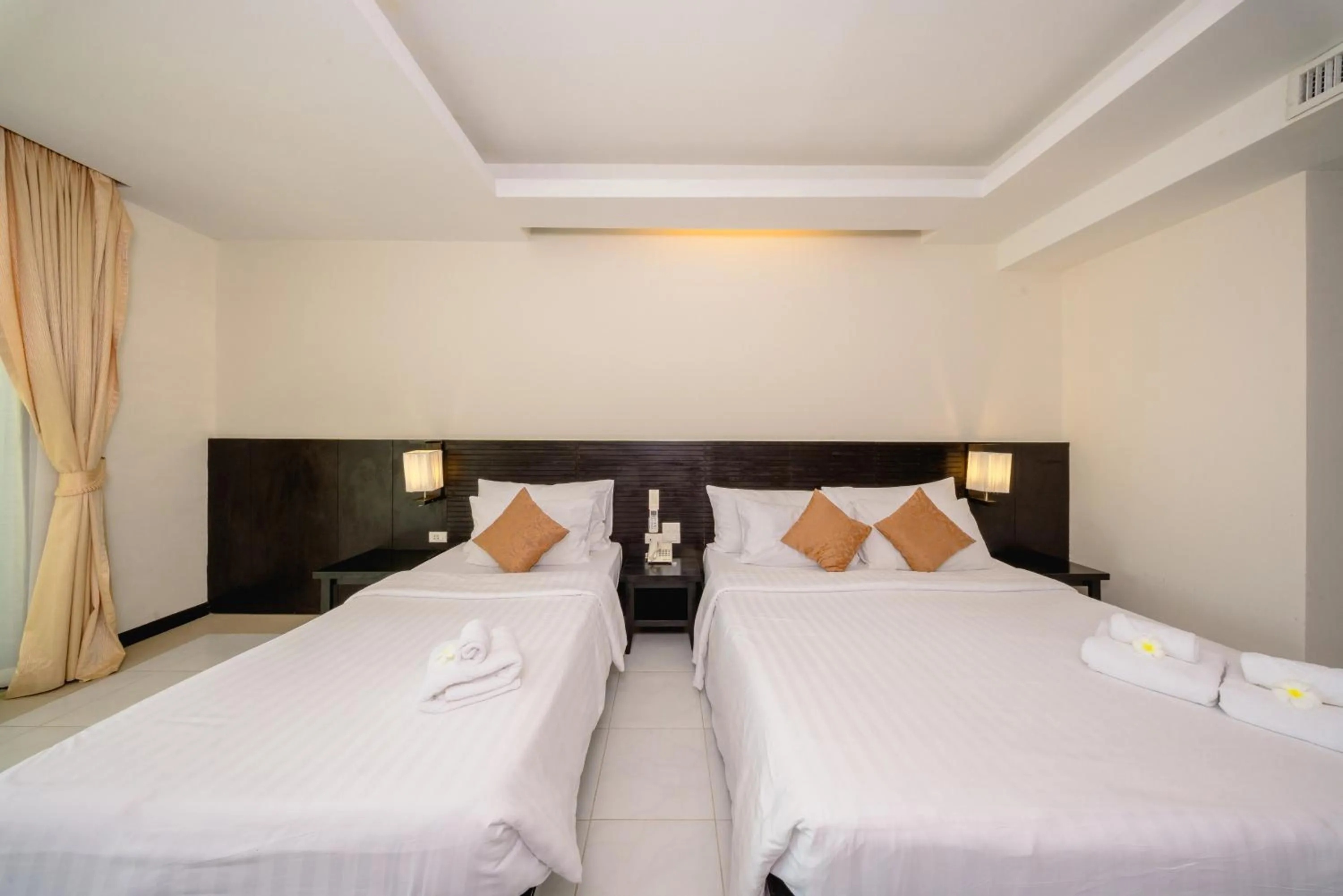 Bed in Sand Sea Resort Railay Beach