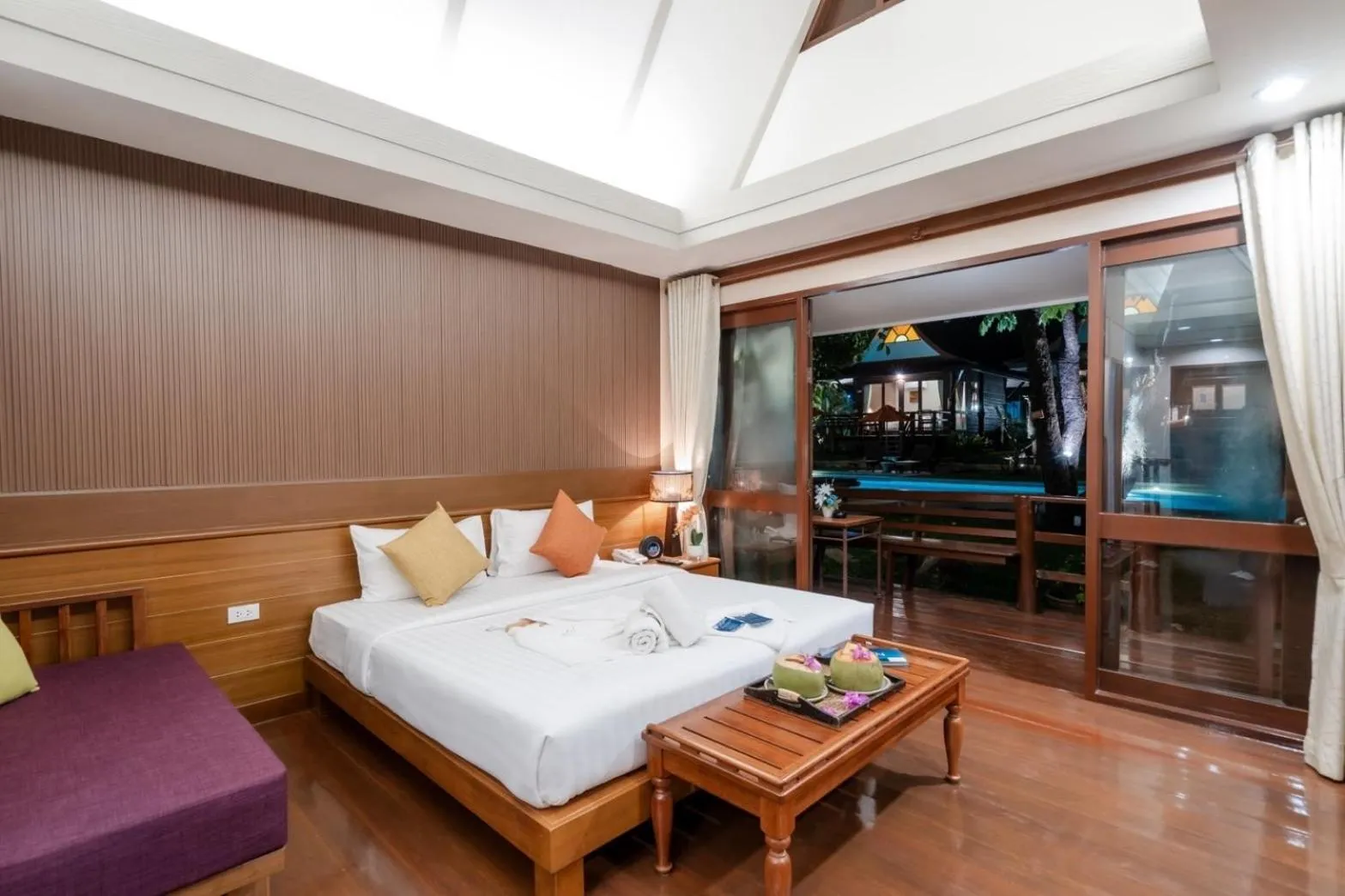 Photo of the whole room, Bed in Baan Duangkaew Resort